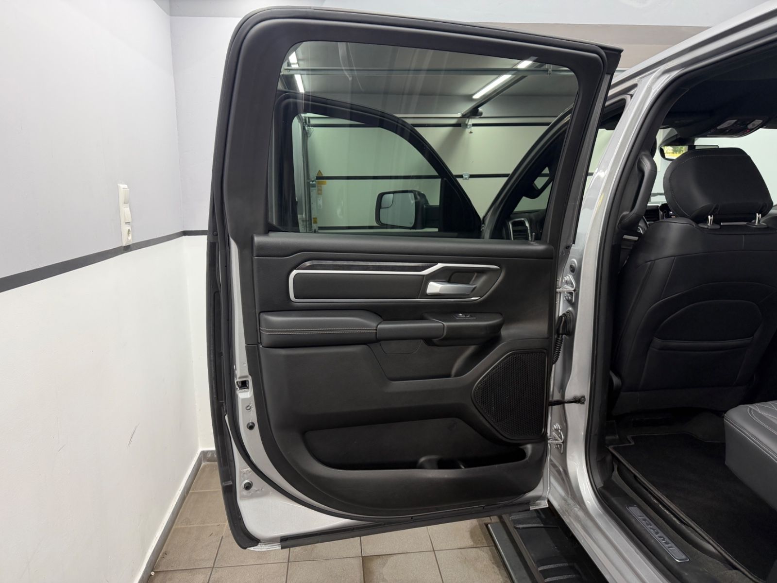 Dodge RAM 1500 5.7 4x4 eTORQUE Bigh. Crew./12"Display/