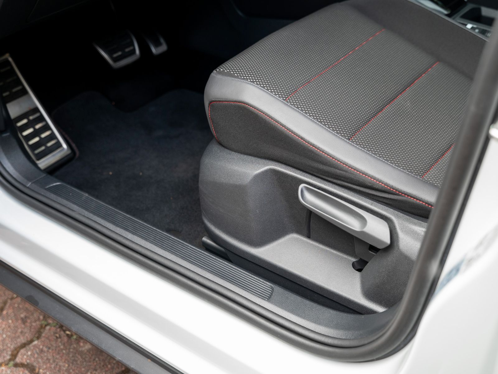 Volkswagen T-ROC Sport 1.5 TSI - Samsaru's Car Outlet