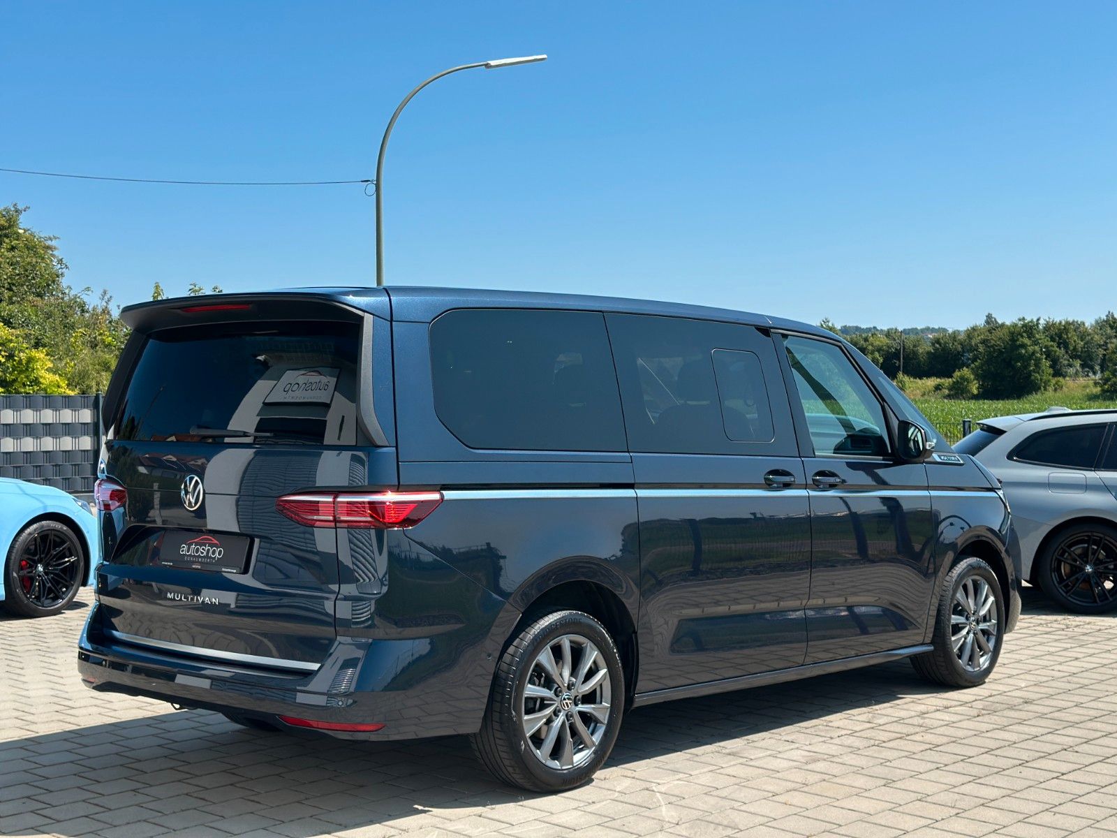 Volkswagen T7 Multivan 2.0 TDI - Samsaru's Car Outlet