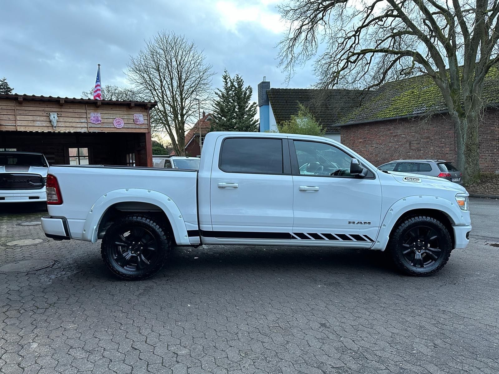 Dodge 5,7 V8*LIFT*LPG*AHK*NAVI*LED*LIFT*OFFROAD*SERVIC