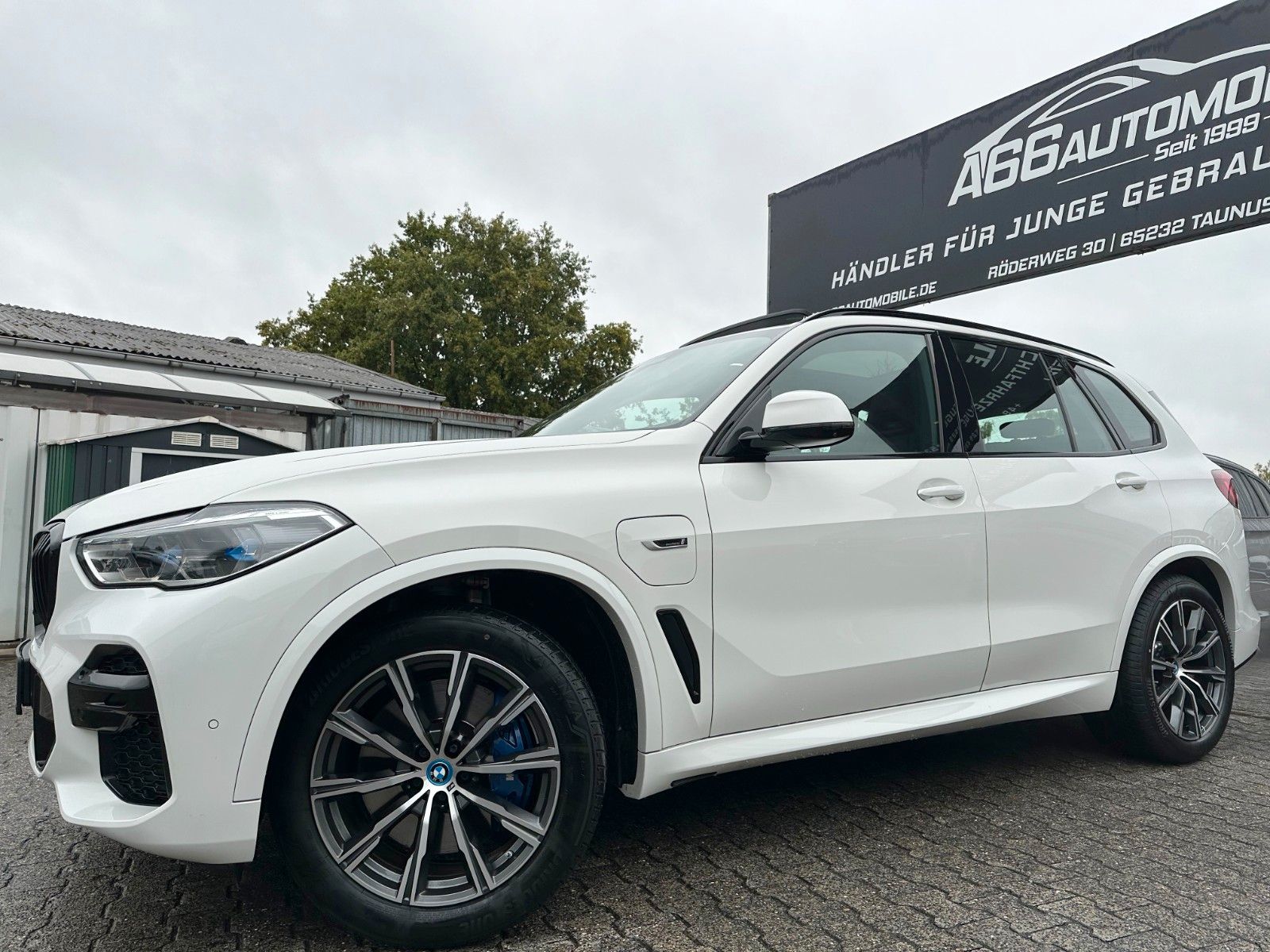 BMW X5 xDr45e M Sport PANO*M Sitze*Laser*ACC*360°