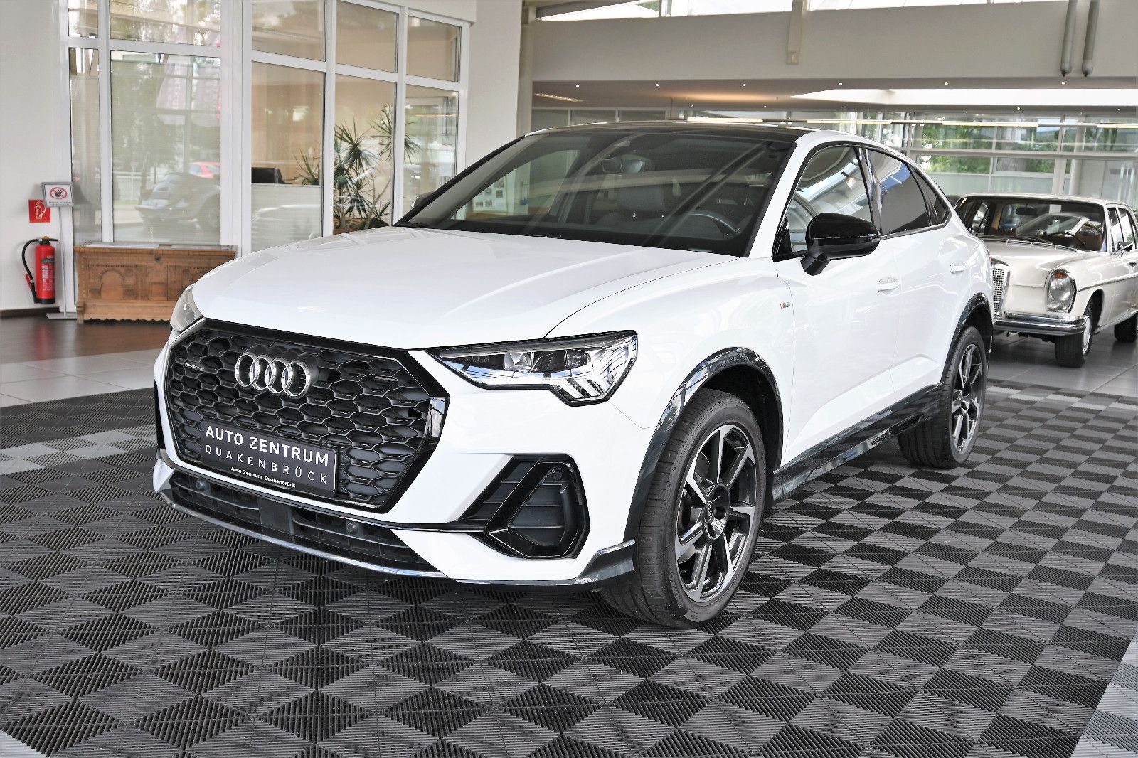 Audi Q3 SB 40 TFSI qu S-Line - Samsaru's Car Outlet
