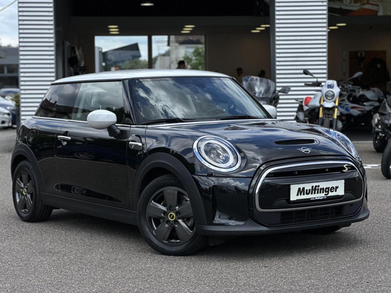 MINI Cooper SE Essential - Samsaru's Car Outlet
