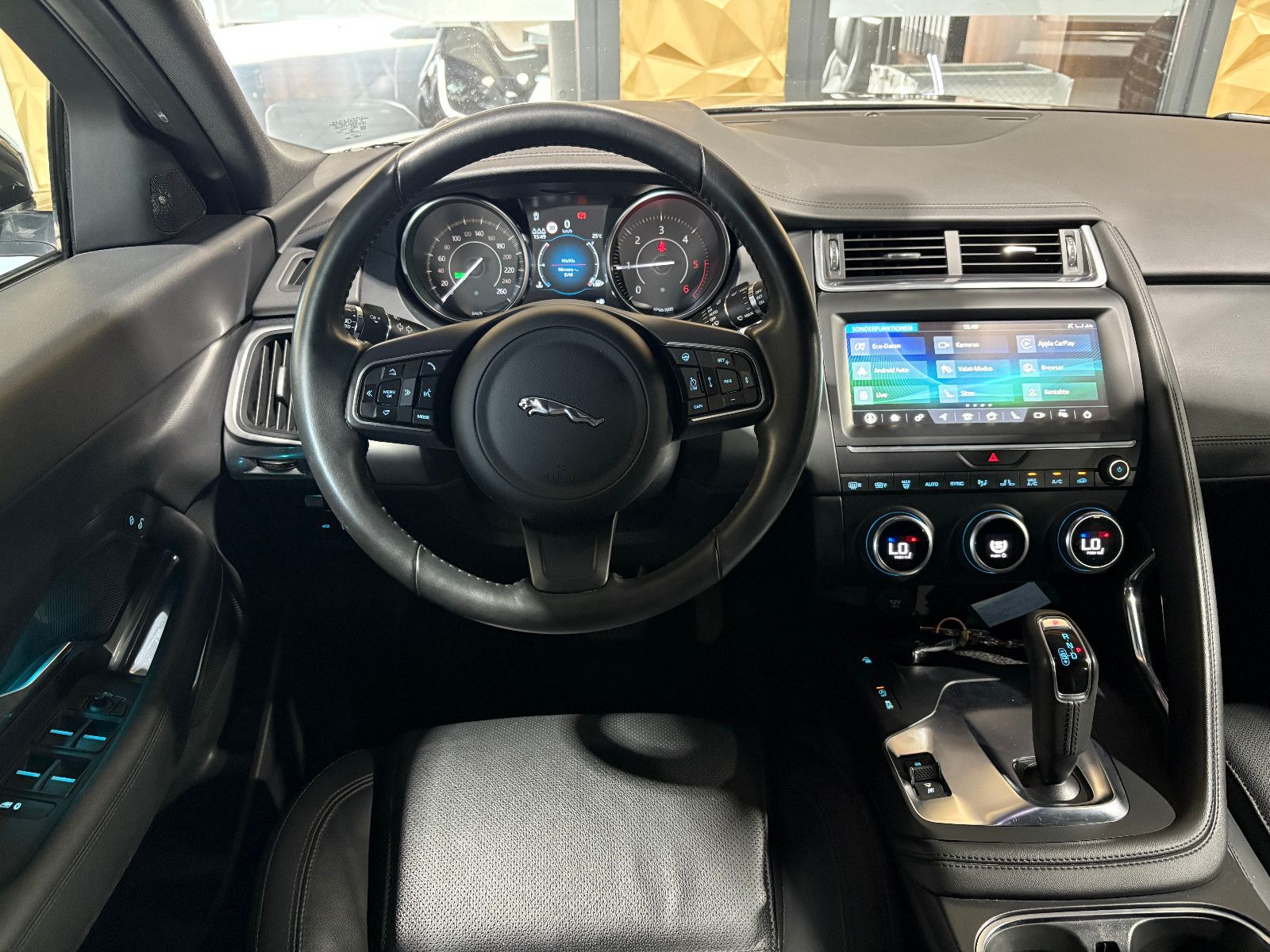 Jaguar E-PACE S/NAVI/KAMERA/APPLE/ACC/SHZ/KLIMA/TOTWINK