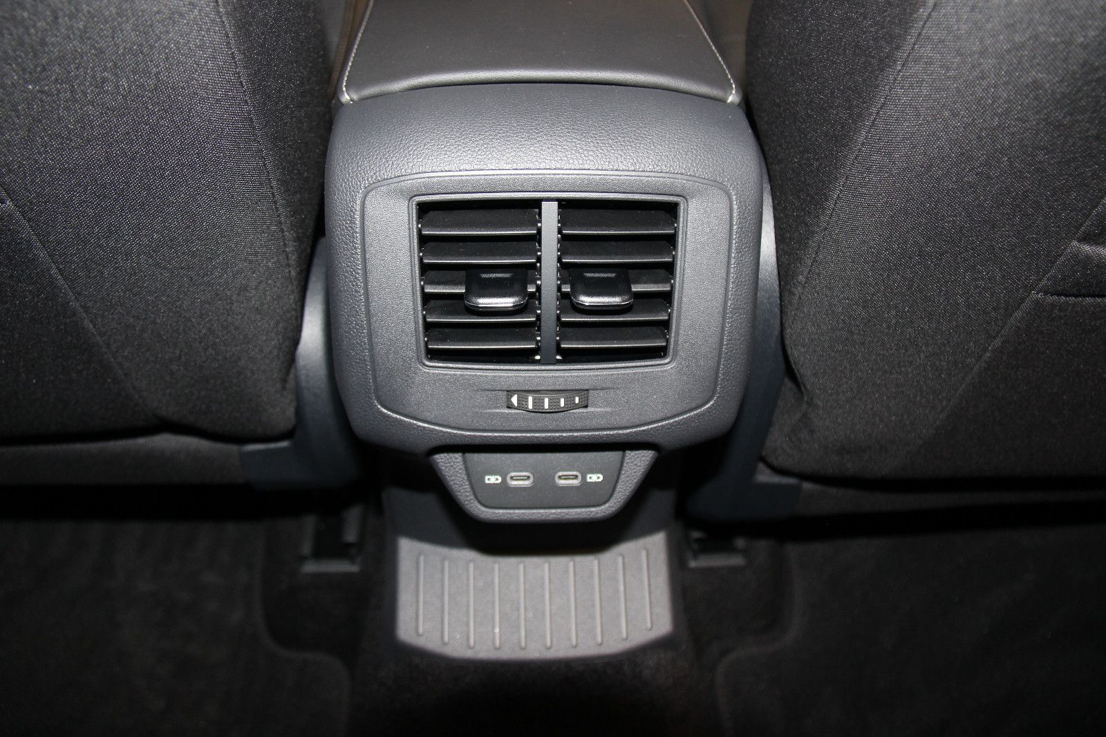 Volkswagen T-Roc Style 1.5 TSI DSG - Samsaru's Car Outlet