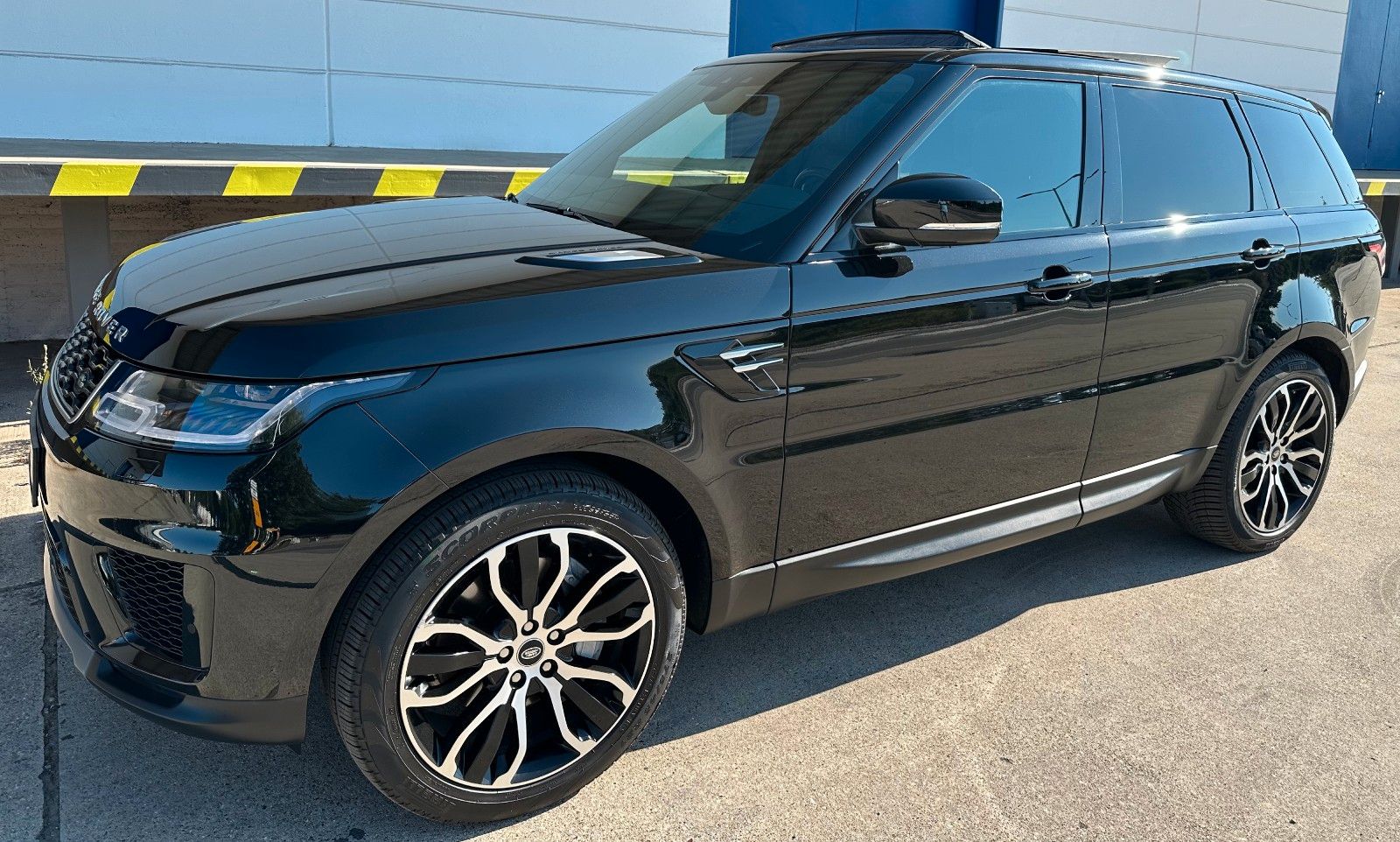 Range Rover Sport SE - Samsaru's Car Outlet