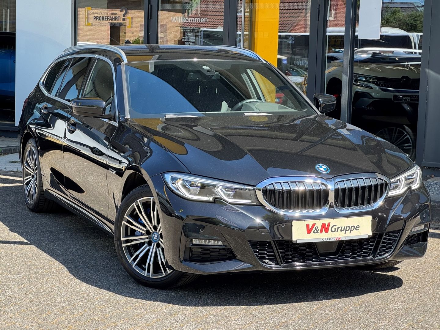BMW 330 e Touring M SPORT - Samsaru's Car Outlet