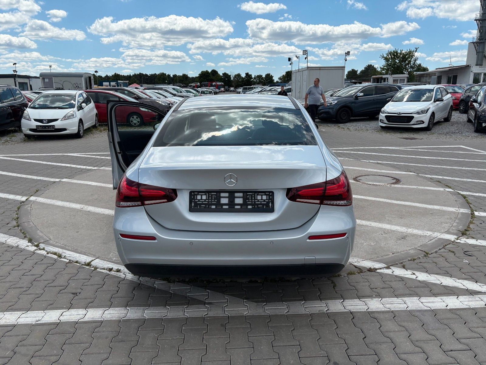 Mercedes-Benz A 180d Business - Samsaru's Car Outlet