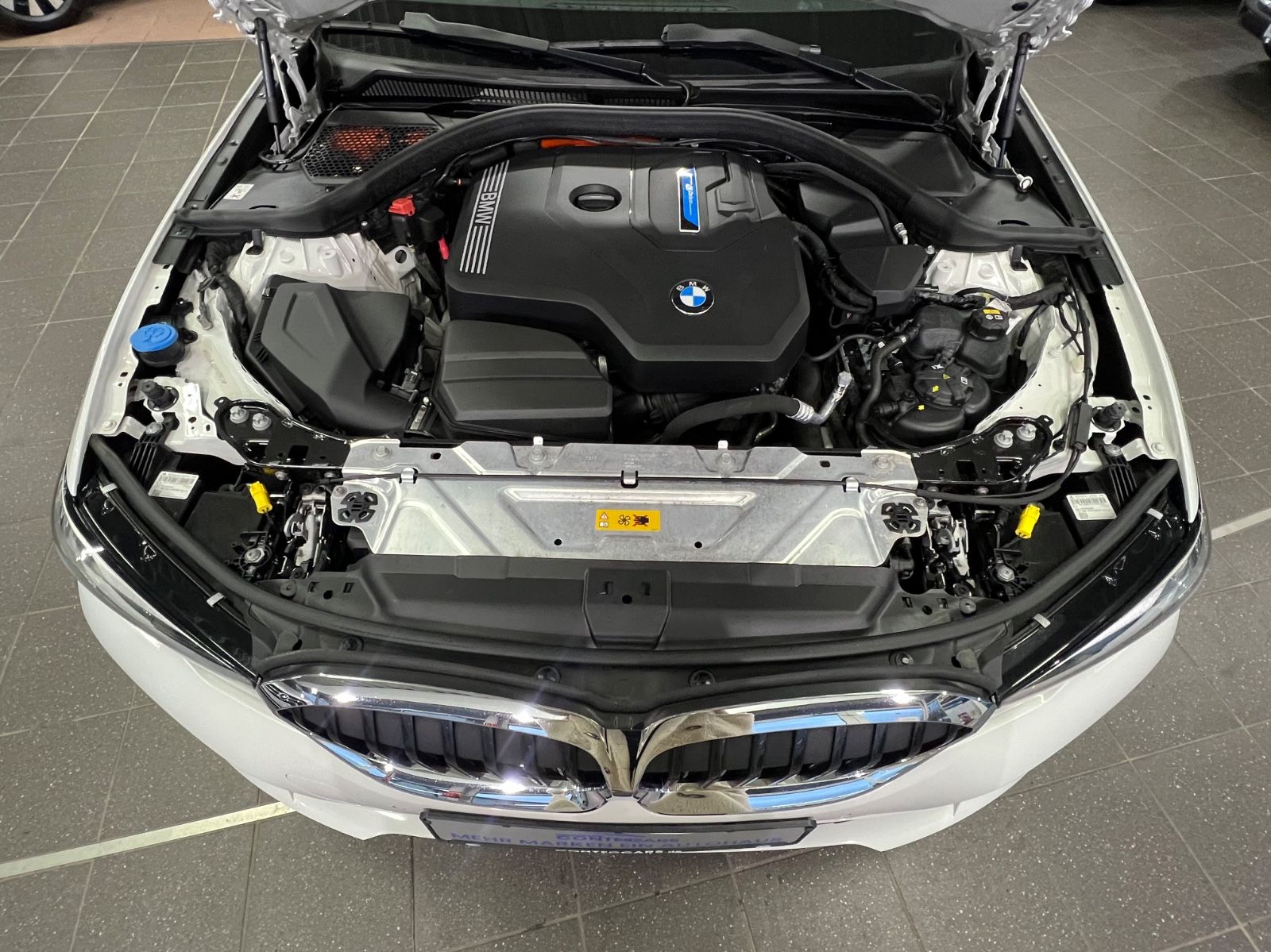 BMW 330 e Touring Advantage - Samsaru's Car Outlet