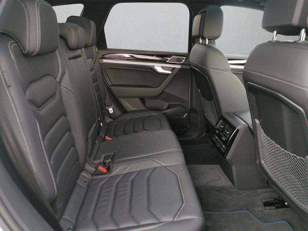 Volkswagen Touareg 3.0 TSI eHybrid 340 kW 4M R Tipronic - Samsaru's Car Outlet