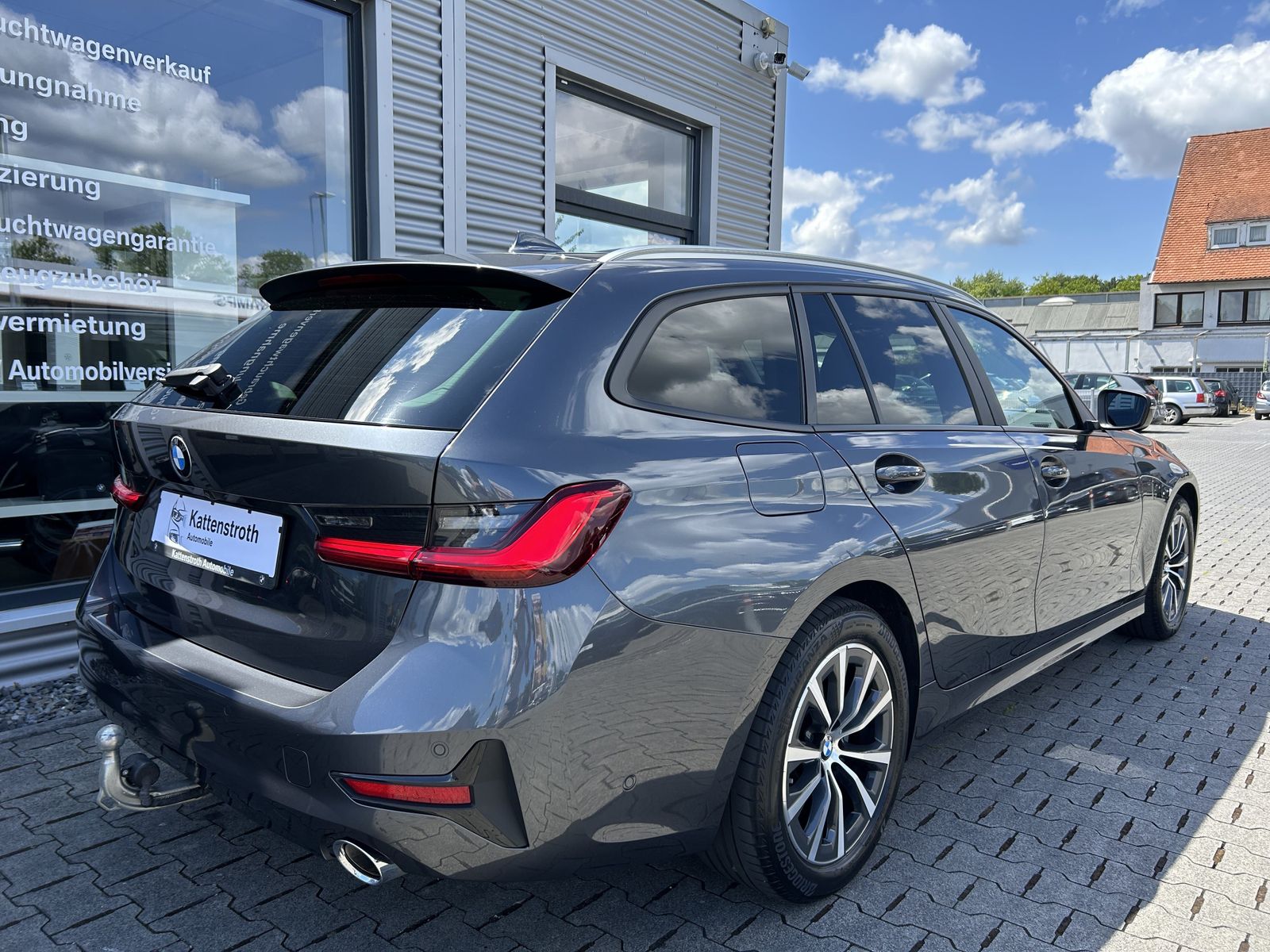 BMW 320d Touring - Samsaru's Car Outlet