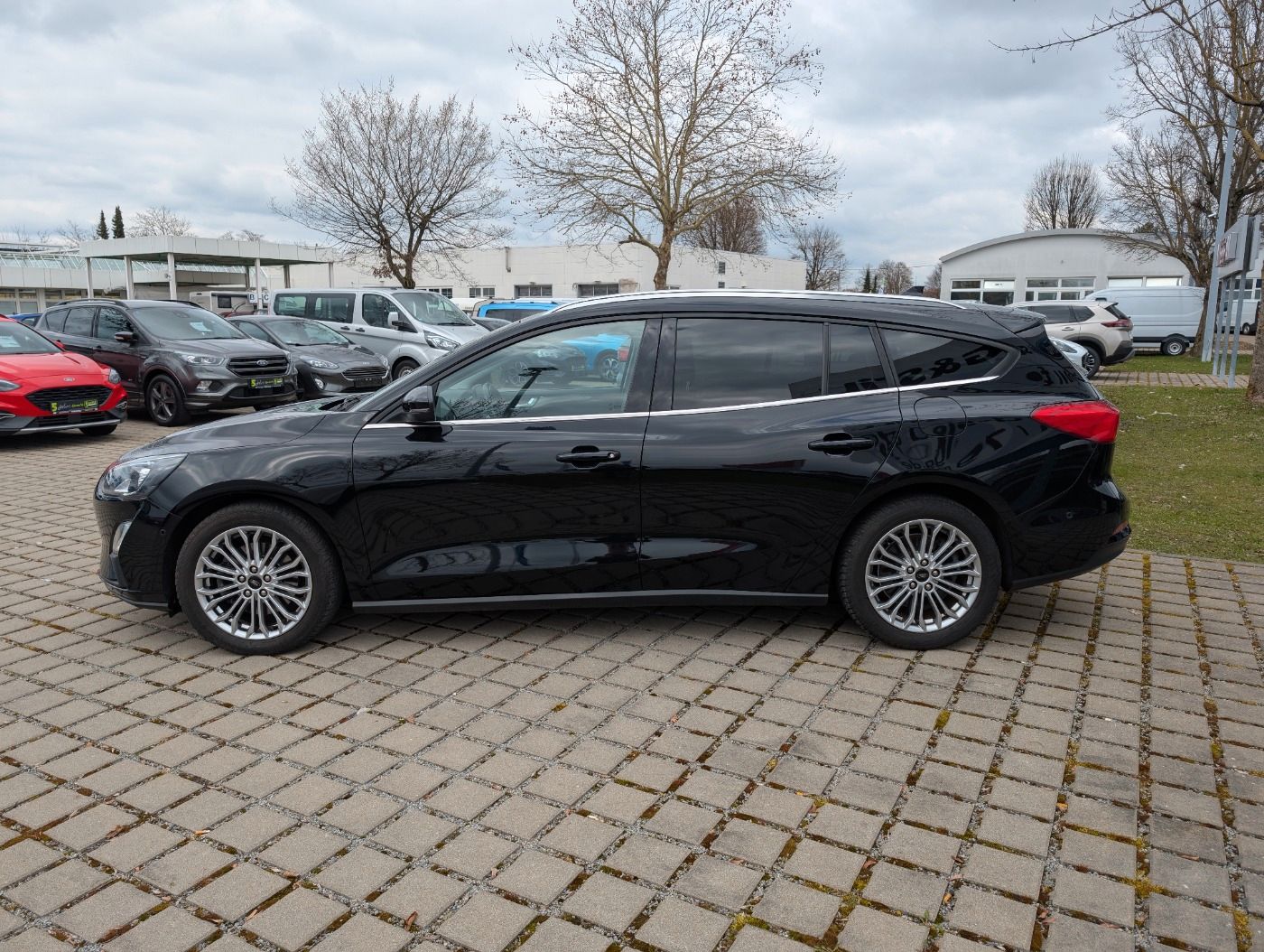Ford Focus Turnier 1.5 Titanium X Aut - Samsaru's Car Outlet