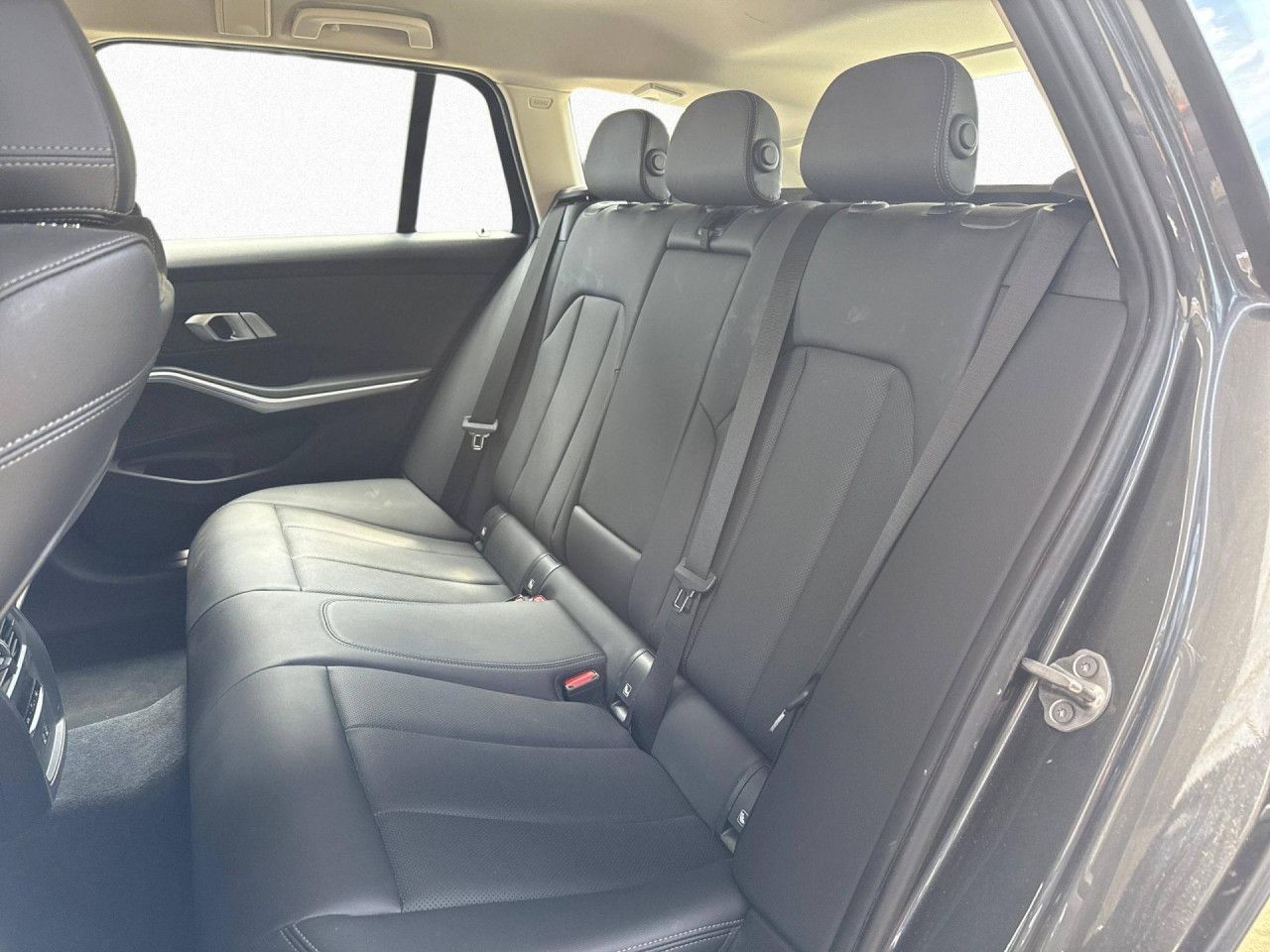 BMW 330e Touring Aut. Luxury Line - Samsaru's Car Outlet