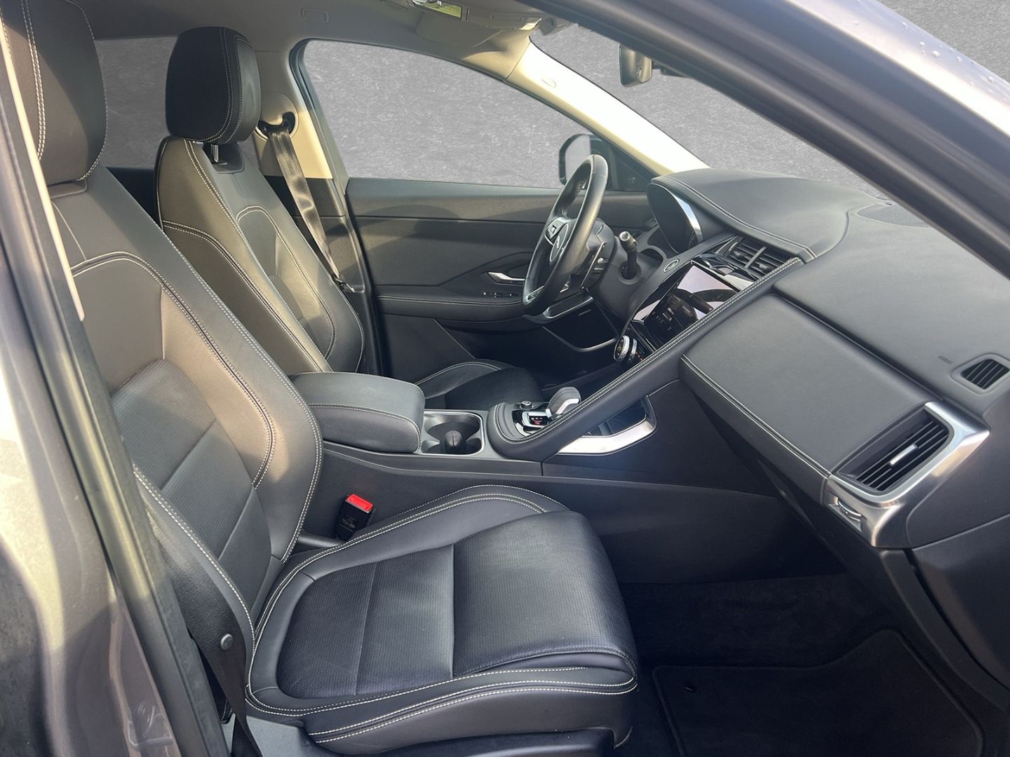 Jaguar E-Pace P300e R-Dynamic SE AWD *AHKe*BlackP.*
