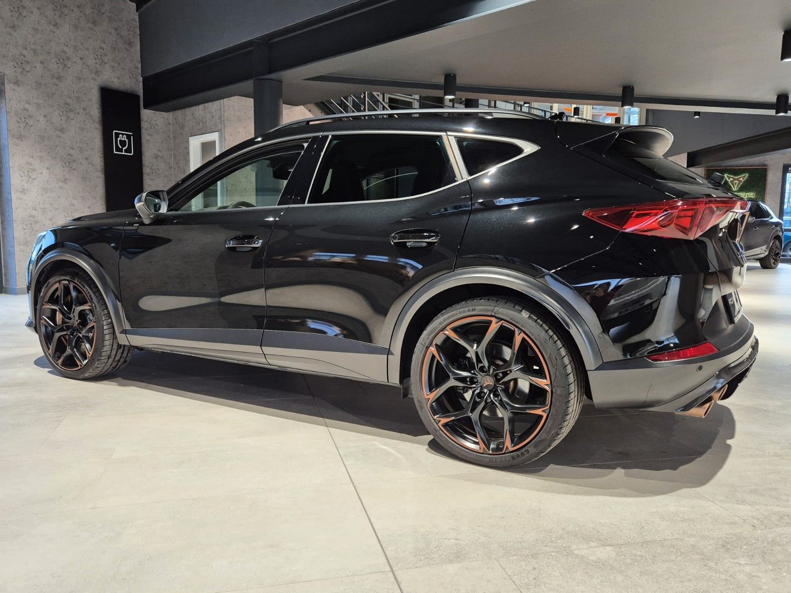 Cupra Formentor VZ5 2.5 TSI 4Drive - Samsaru's Car Outlet