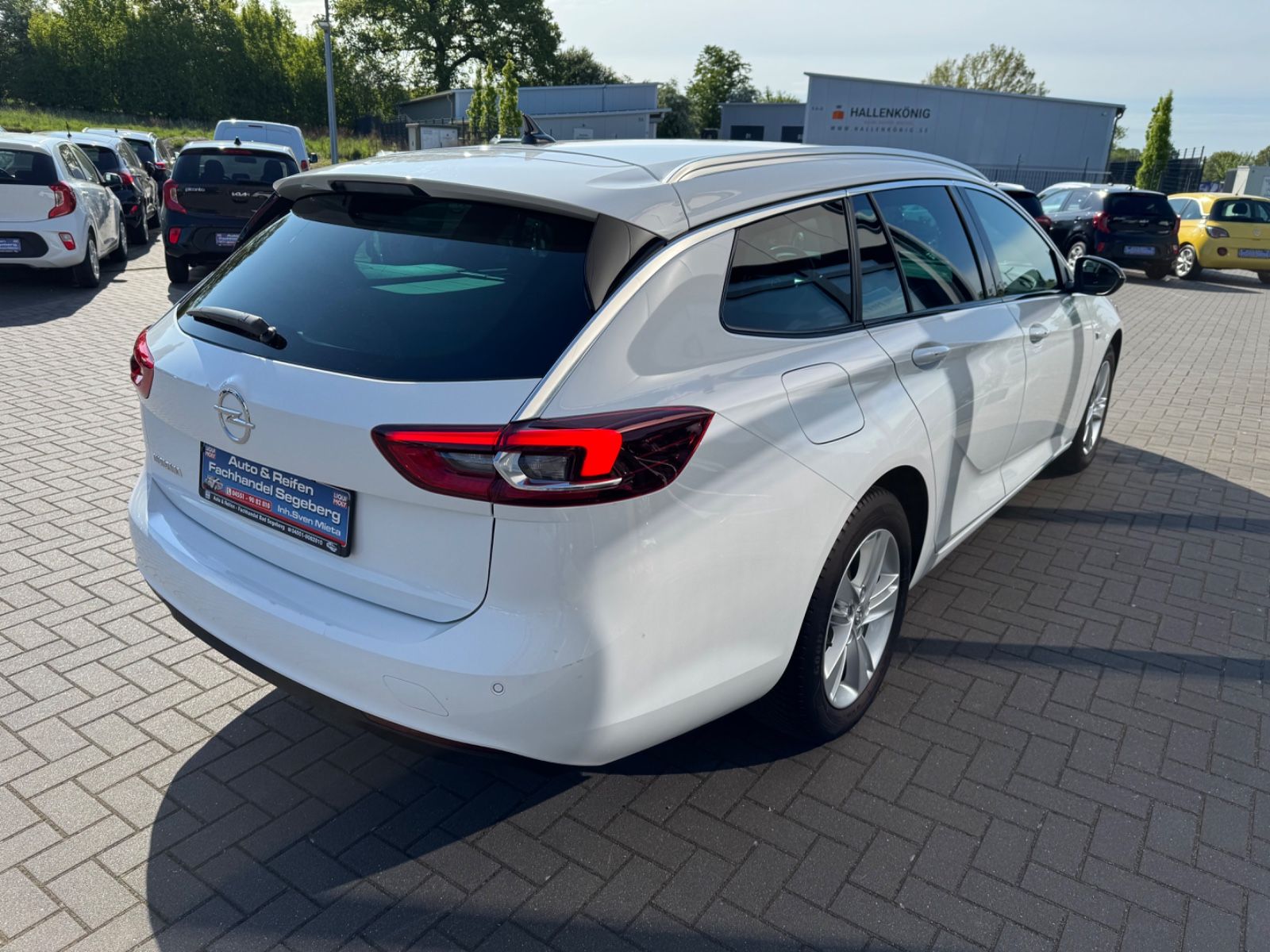 Opel Insignia B Sports Tourer Business - Samsaru's Car Outlet