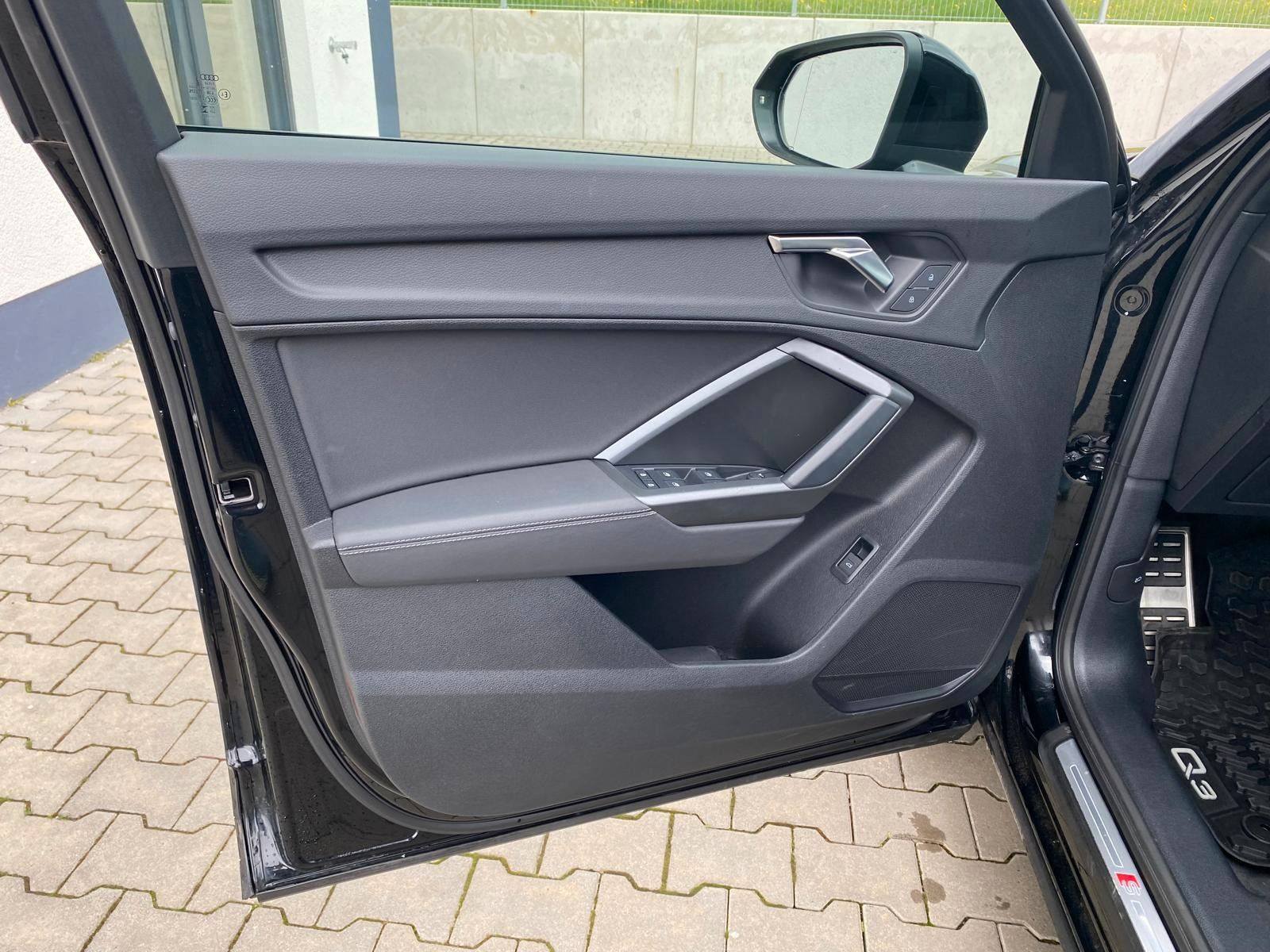 Audi Q3 40 TDI quattro S line - Samsaru's Car Outlet
