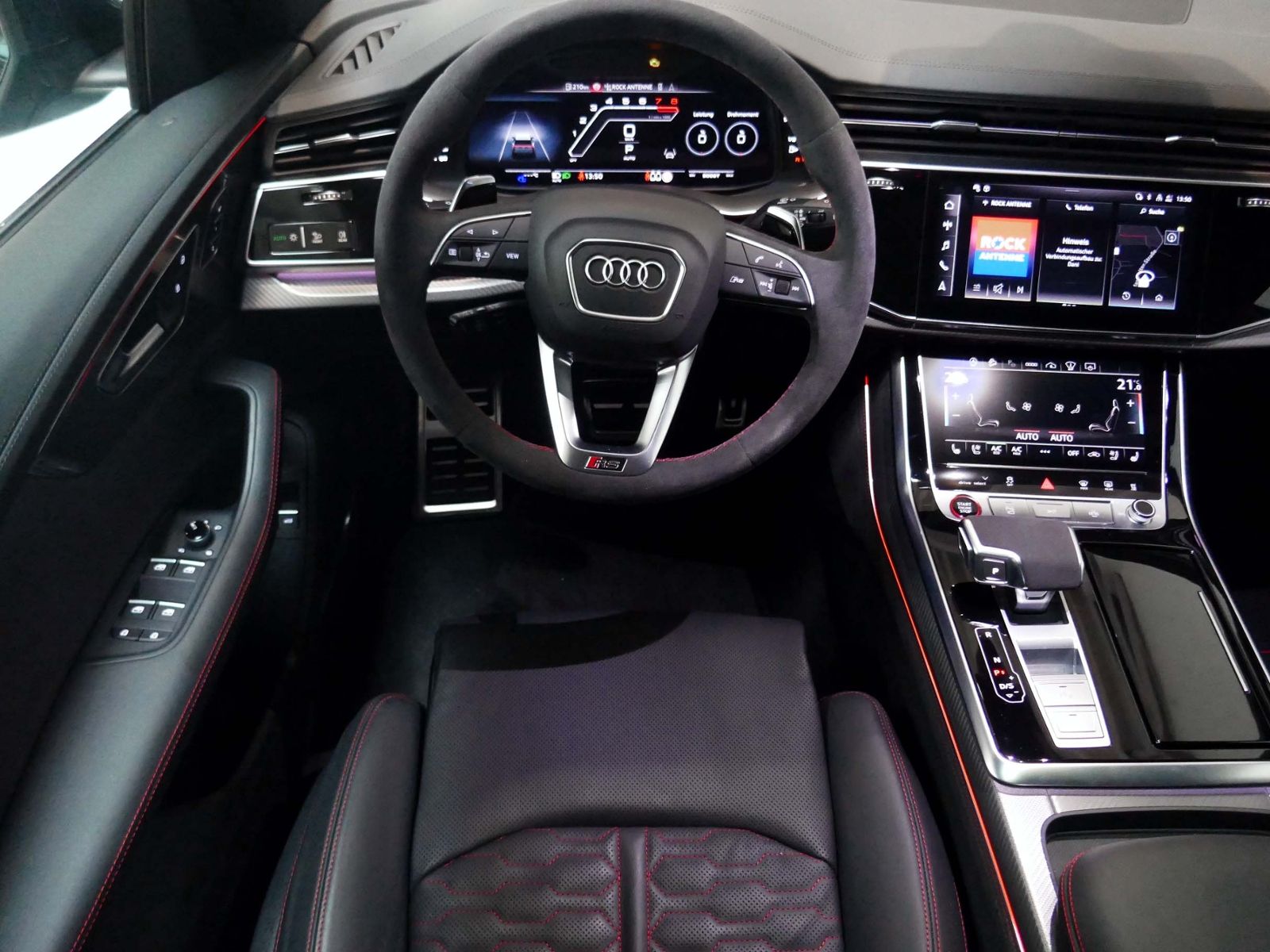 Audi RS Q8 quattro 4.0 V8 441 kW | LED RFK AHK Navi