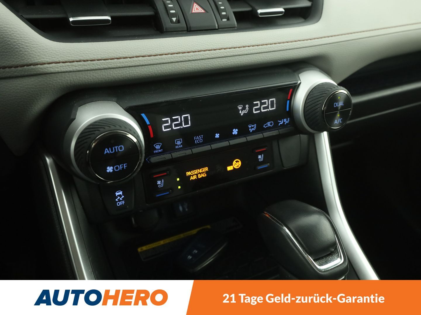Toyota RAV 4 2.5 Hybrid 4x4 Lounge - Samsaru's Car Outlet