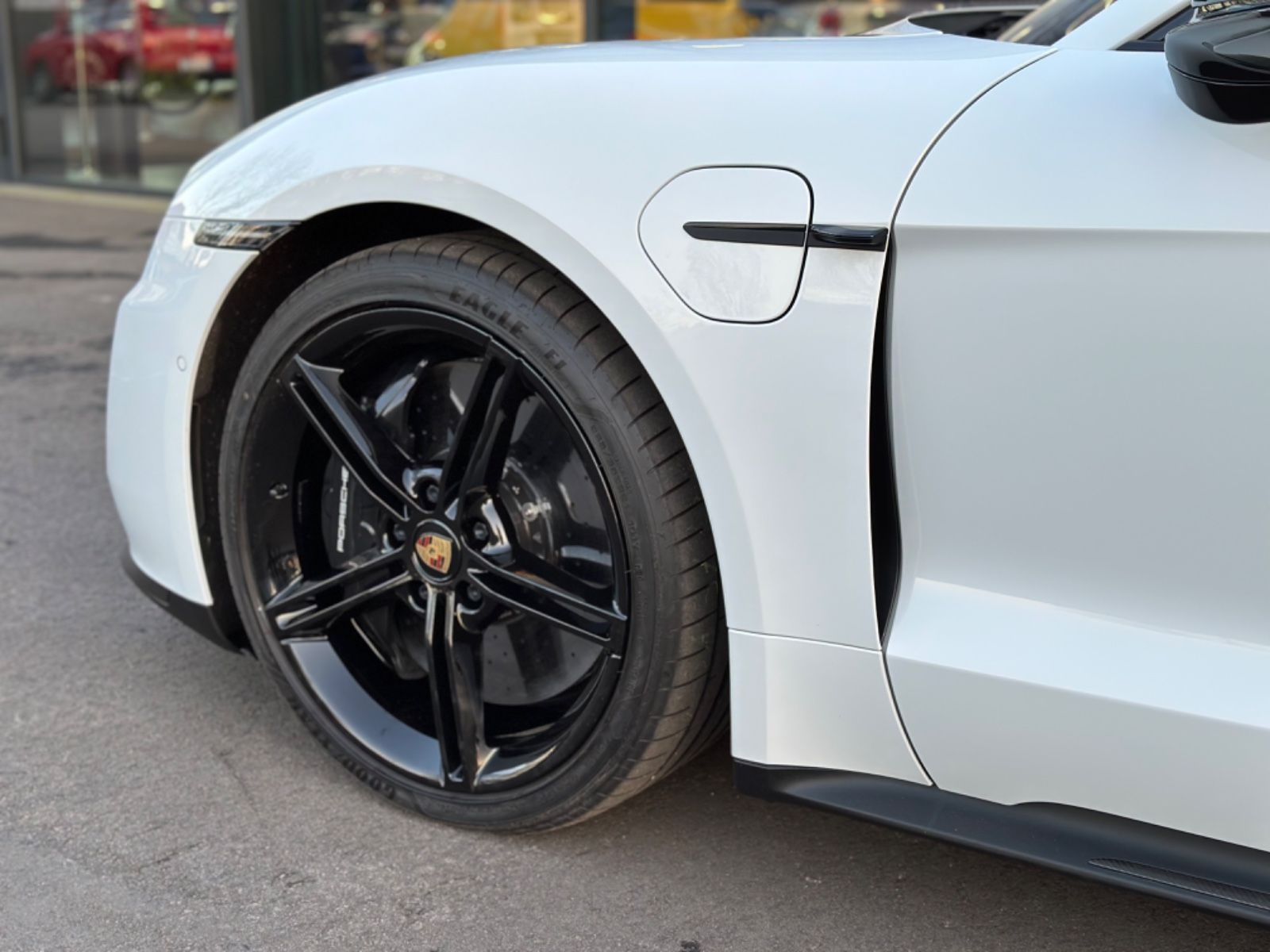 Porsche Taycan Turbo S SportDesign Paket CARBON/NEUWERTI