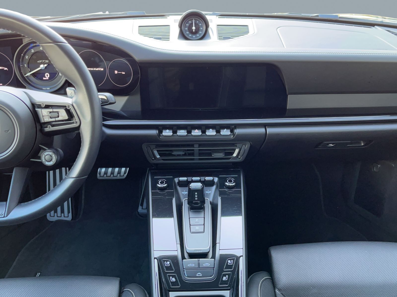 Porsche 992 (911) Carrera 4 GTS Cabriolet - BOSE - ParkA