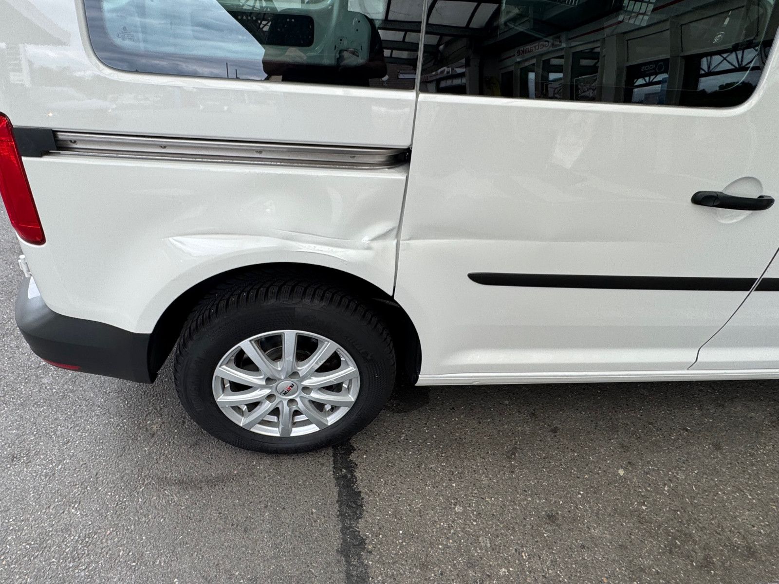Volkswagen Caddy 2,0 TDI DSG - Samsaru's Car Outlet