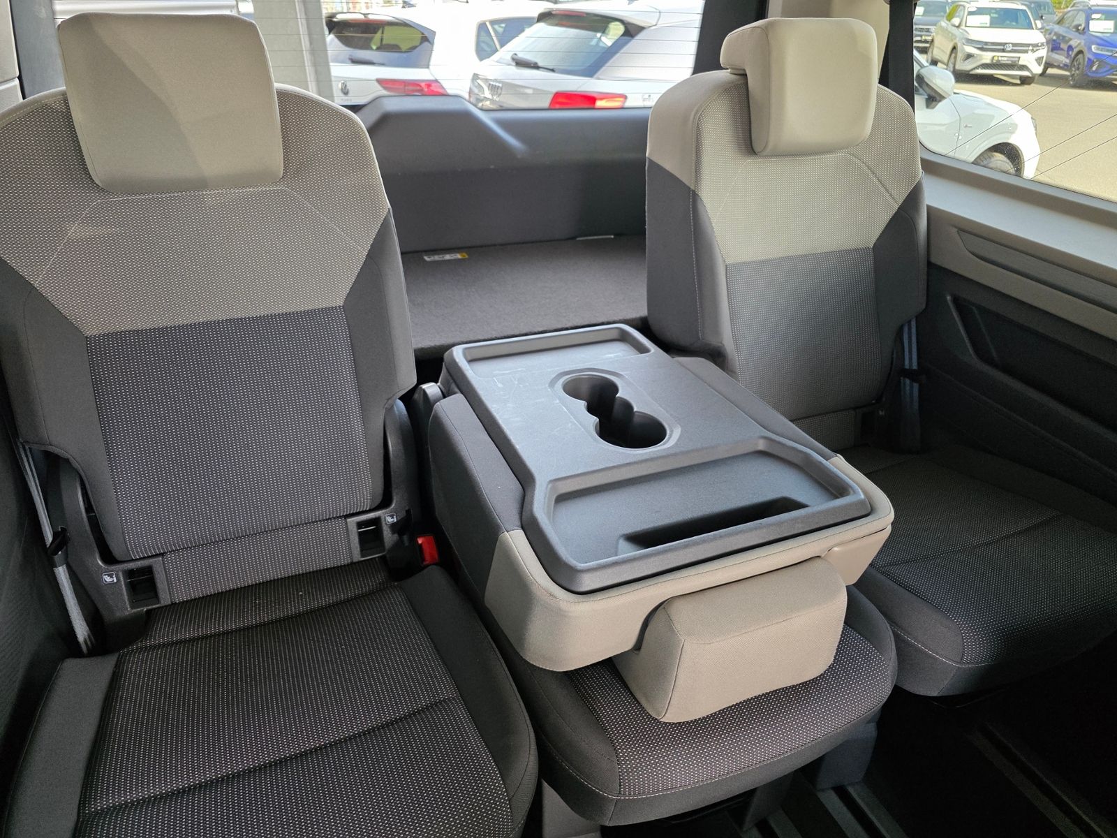 Volkswagen T7 Multivan 2.0 TDI DSG Lang - Samsaru's Car Outlet