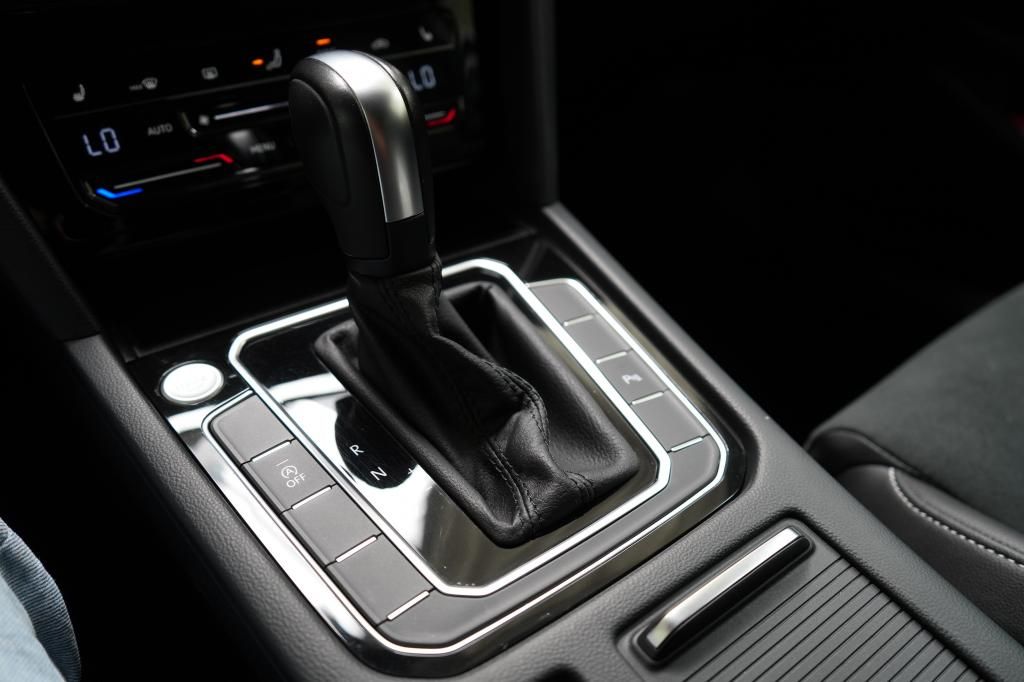 Volkswagen Passat Variant 1.5 TSI Elegance - Samsaru's Car Outlet