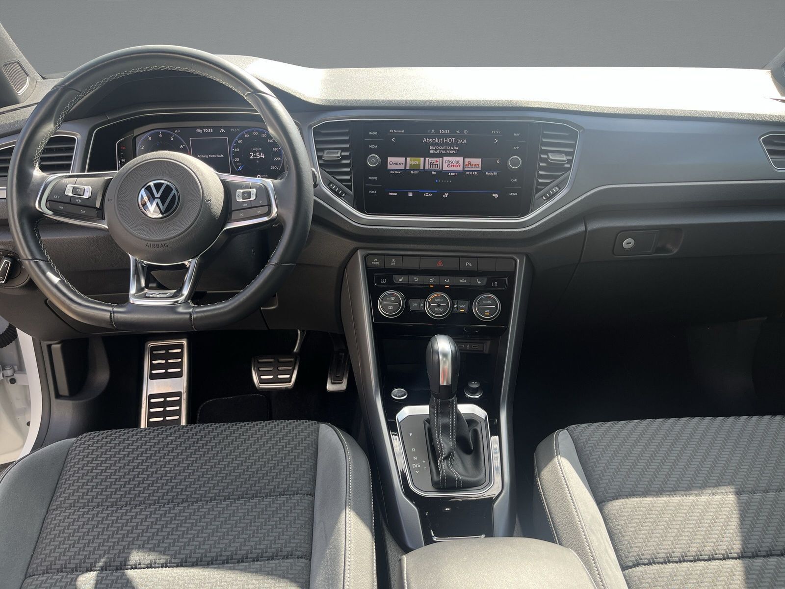 Volkswagen T-Roc R-Line - Samsaru's Car Outlet