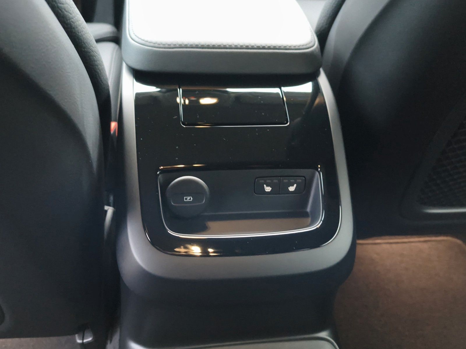 Volvo V60 T6 Plus Dark Recharge Plug-In Hybrid AWD*AHK