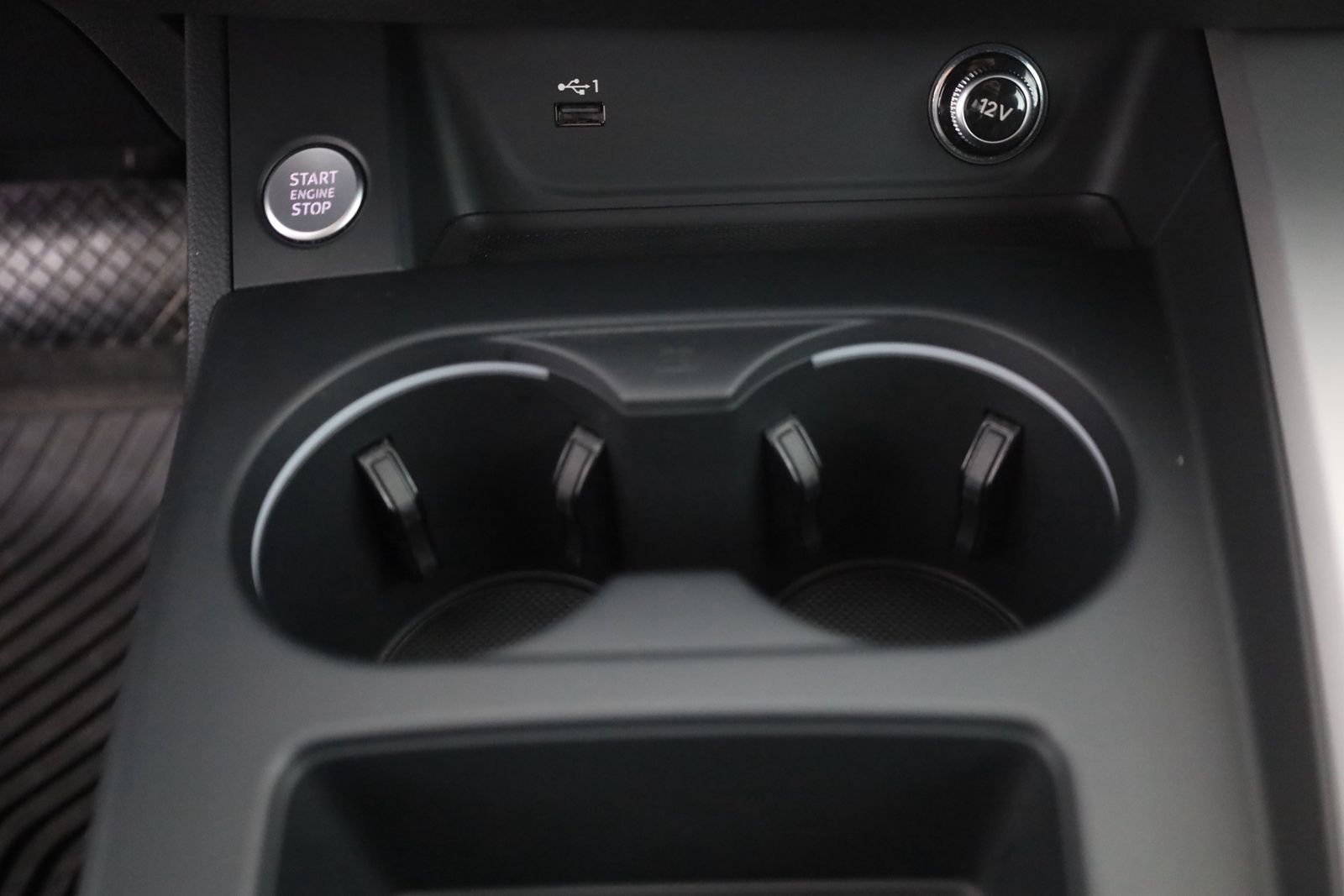 Audi A4 Avant 35 TFSI advanced - Samsaru's Car Outlet