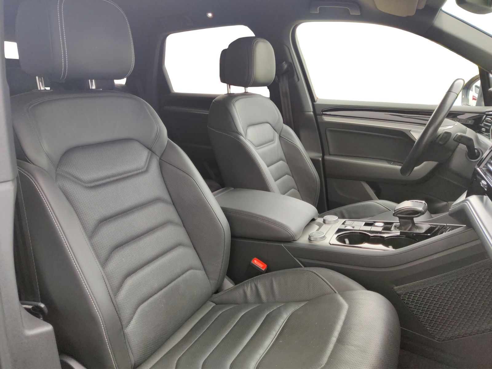Volkswagen Touareg 4.0 V8 TDI Elegance 4M - Samsaru's Car Outlet