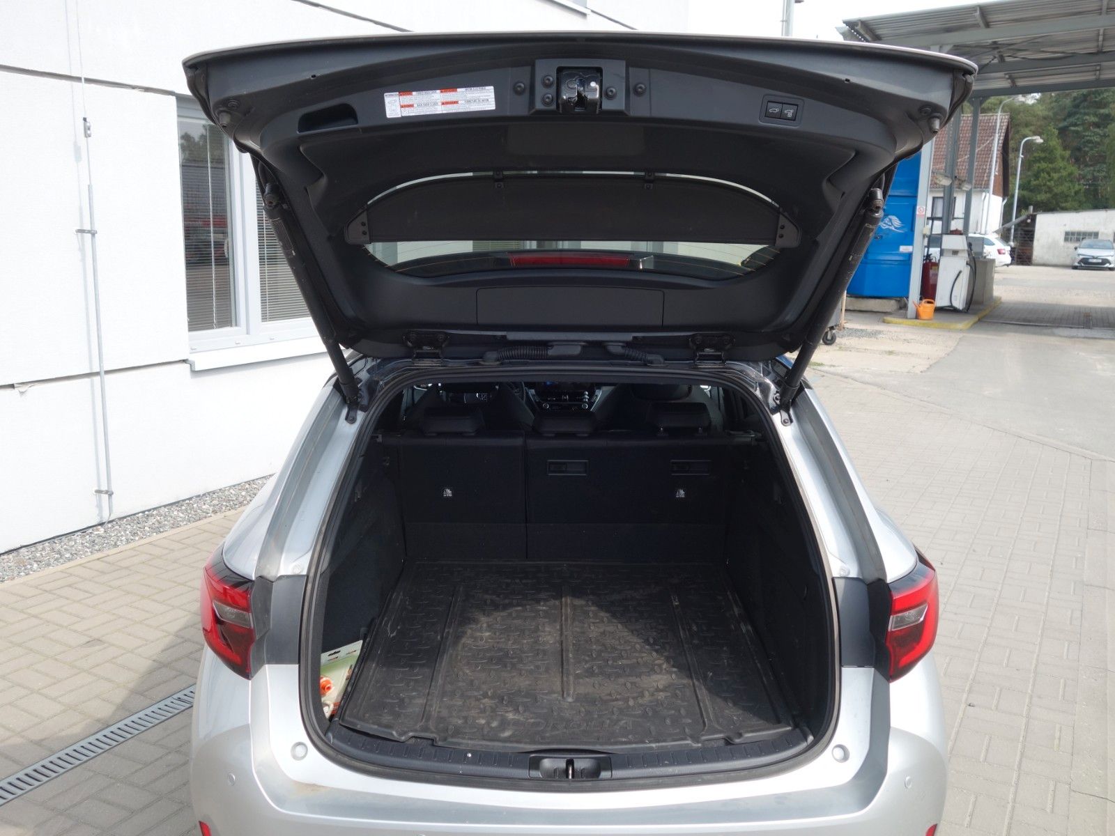 Toyota Corolla Touring 2.0 Hybrid GR Sport - Samsaru's Car Outlet