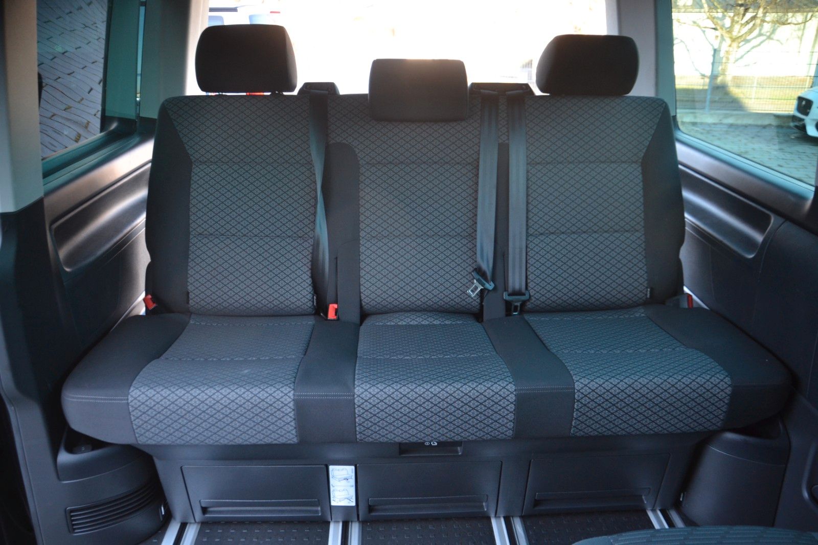 Volkswagen T6.1 Multivan - Samsaru's Car Outlet