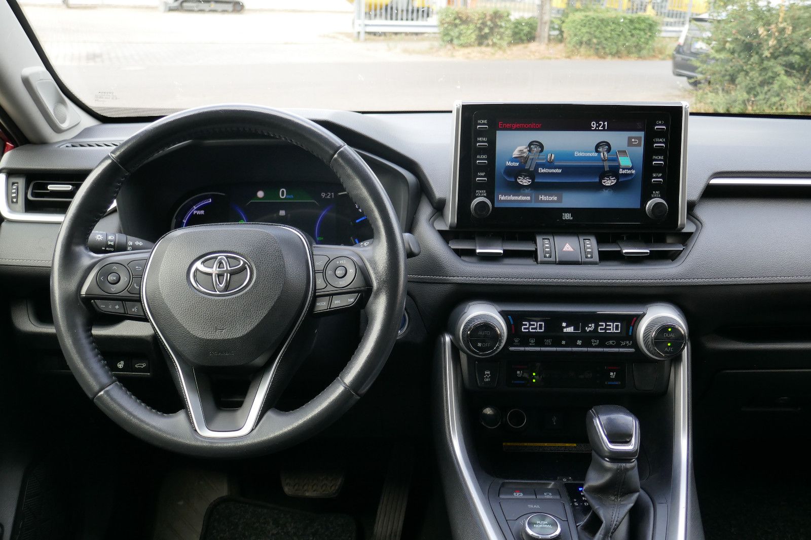 Toyota RAV 4 Hybrid Lounge Allrad - Samsaru's Car Outlet