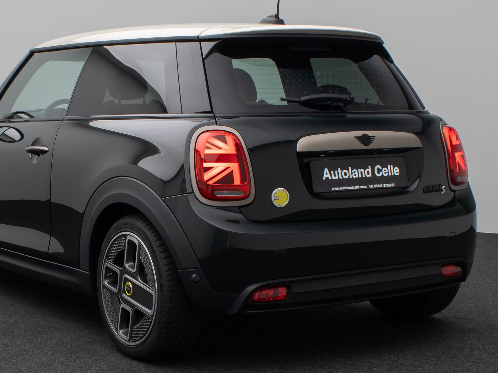 MINI COOPER SE Resolute Edition - Samsaru's Car Outlet