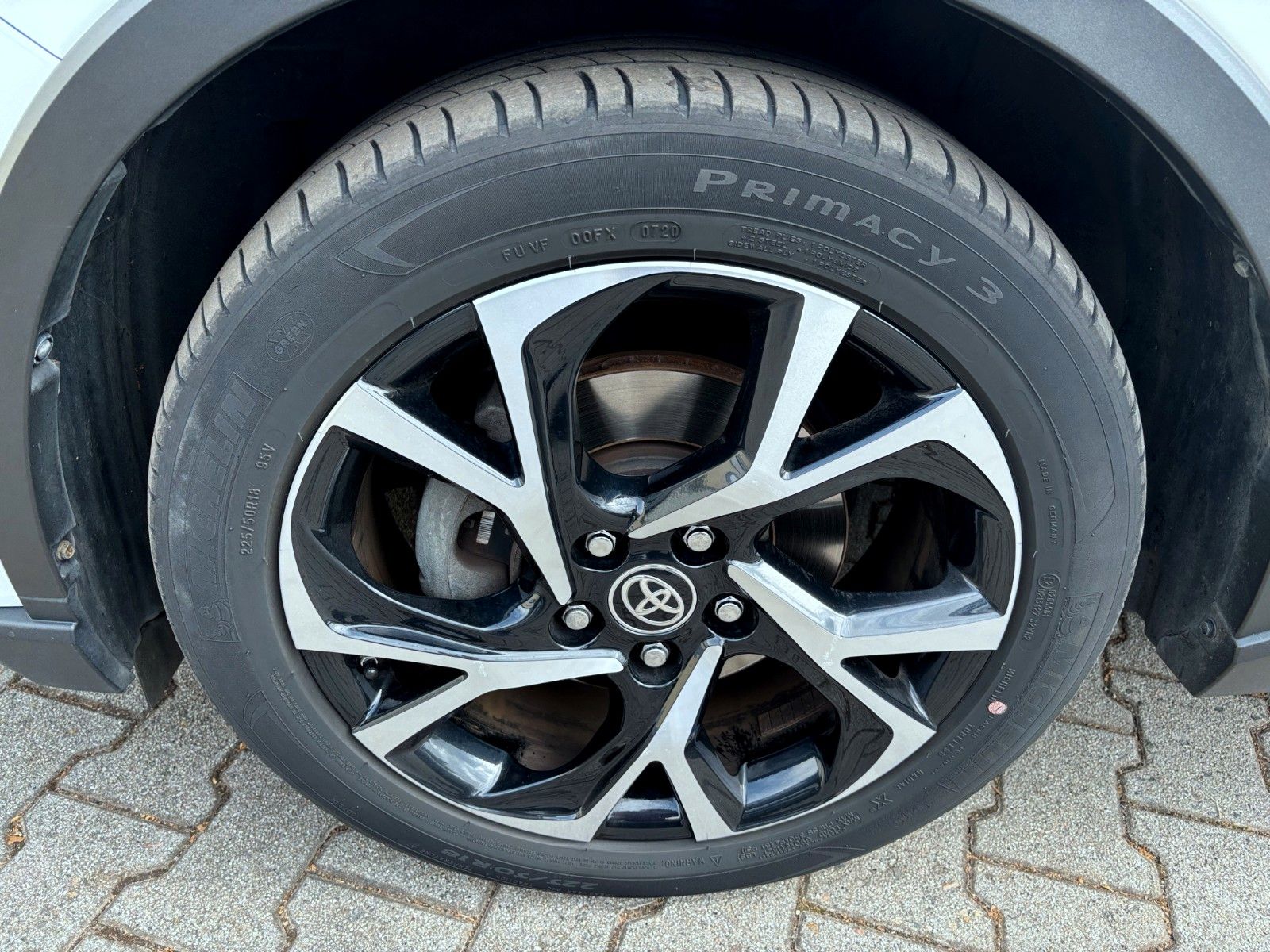 Toyota C-HR Hybrid - Samsaru's Car Outlet