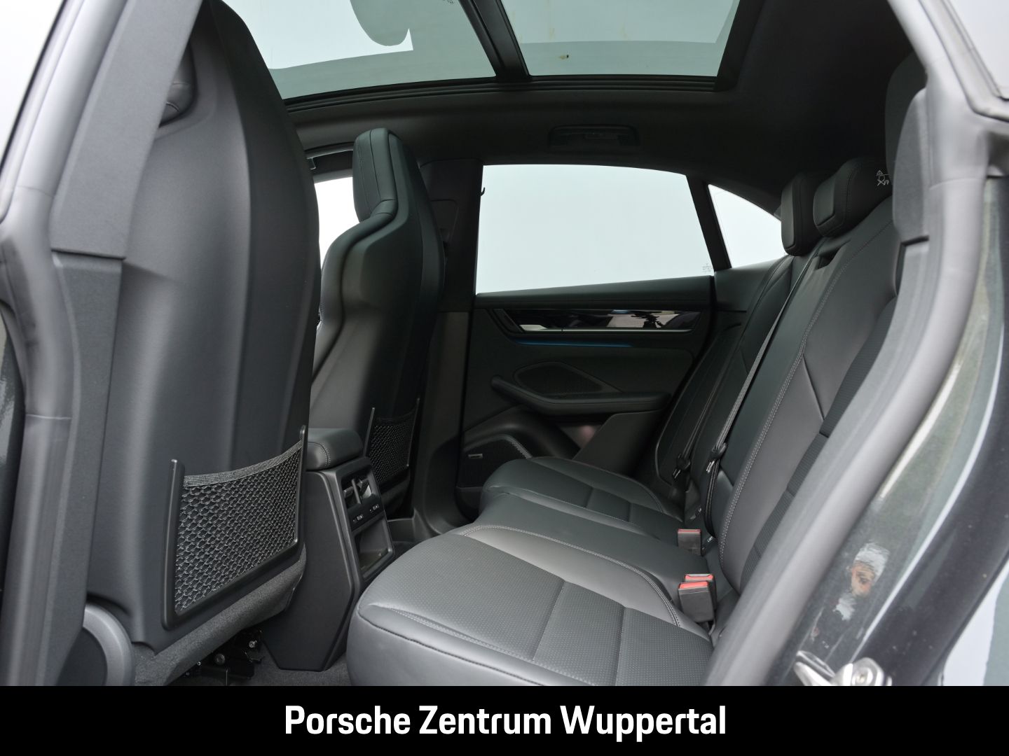 Porsche Macan 4 LED-Matrix Surround-View Abstandstempoma