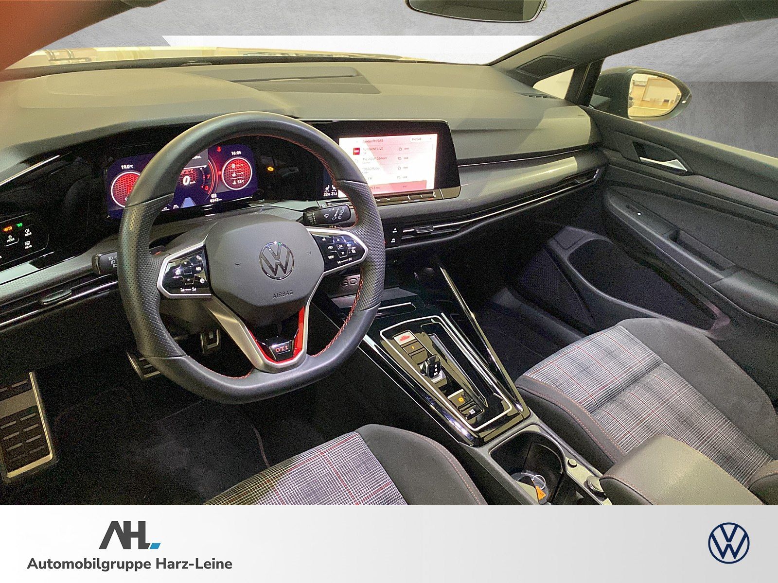 Volkswagen Golf GTI VIII 2.0 TSI DSG - Samsaru's Car Outlet