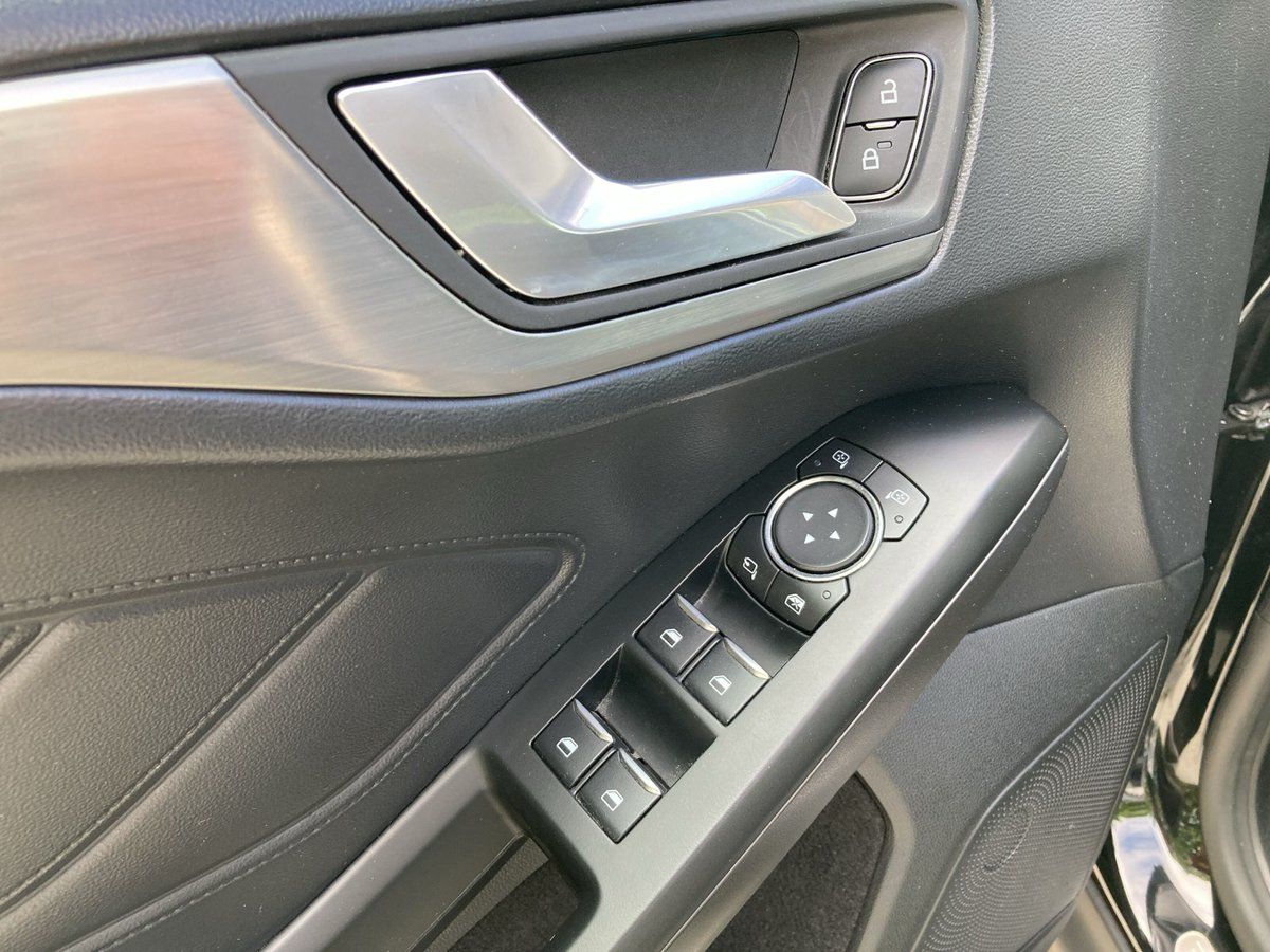 Ford Focus Turnier Titanium X 1.5 EcoBl. Aut. - Samsaru's Car Outlet