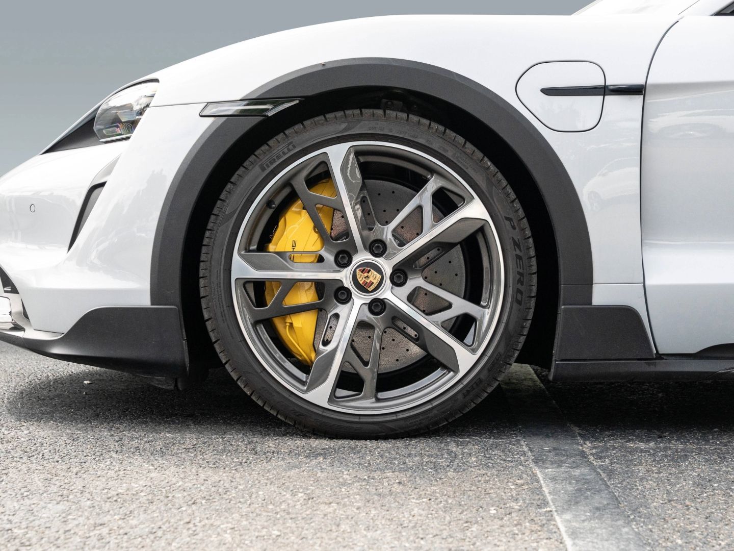 Porsche Taycan Turbo S Cross Turismo Burmester InnoDrive