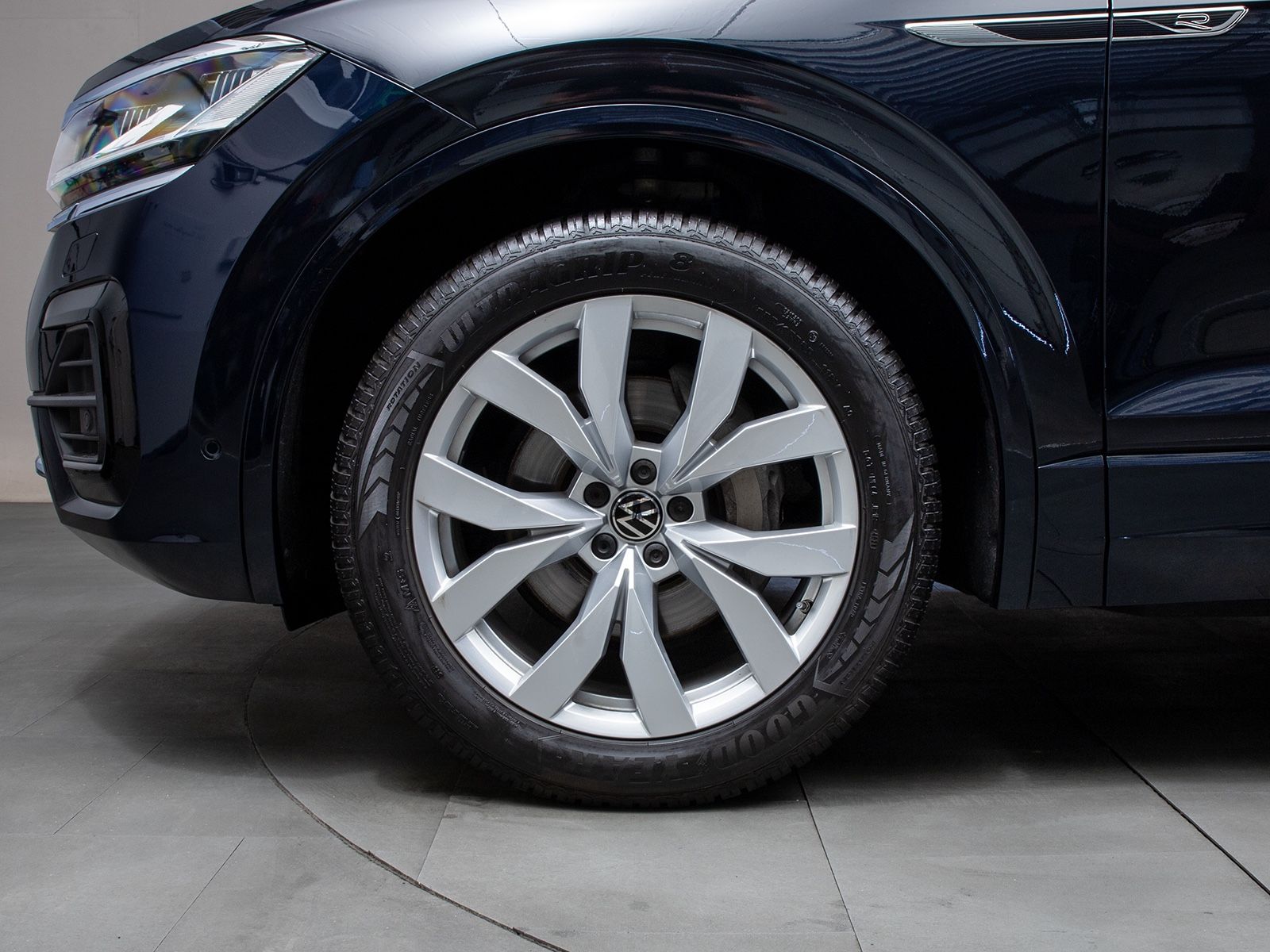 Volkswagen Touareg R-Line - Samsaru's Car Outlet