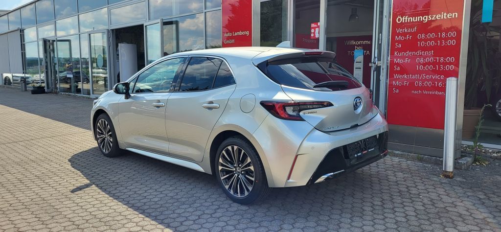 Toyota Corolla 1.8 Hybrid - Samsaru's Car Outlet