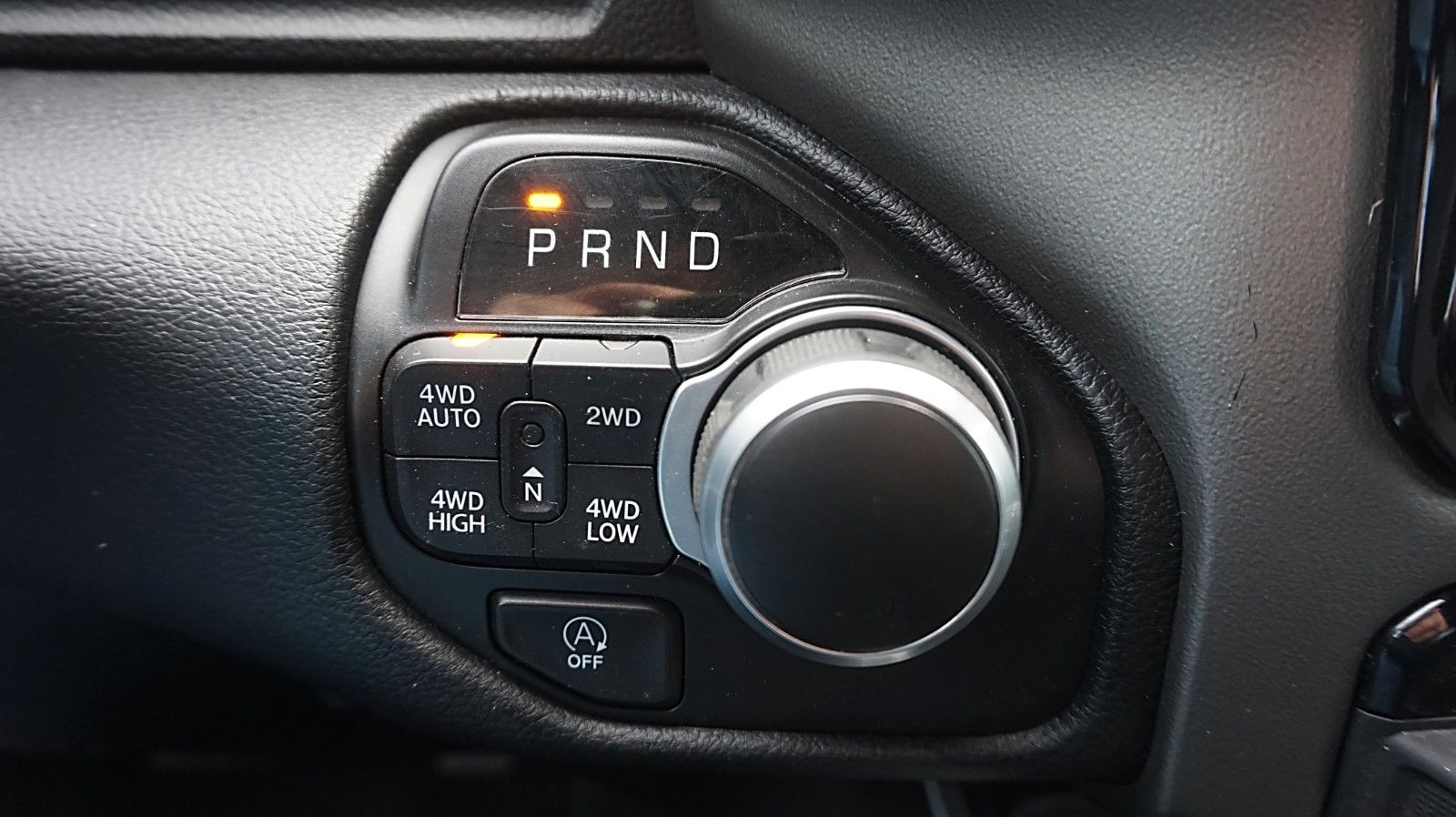 Dodge RAM 1500 HEMI 5.7l Crew-Cab*4x4*Navi*Alu20*AHK