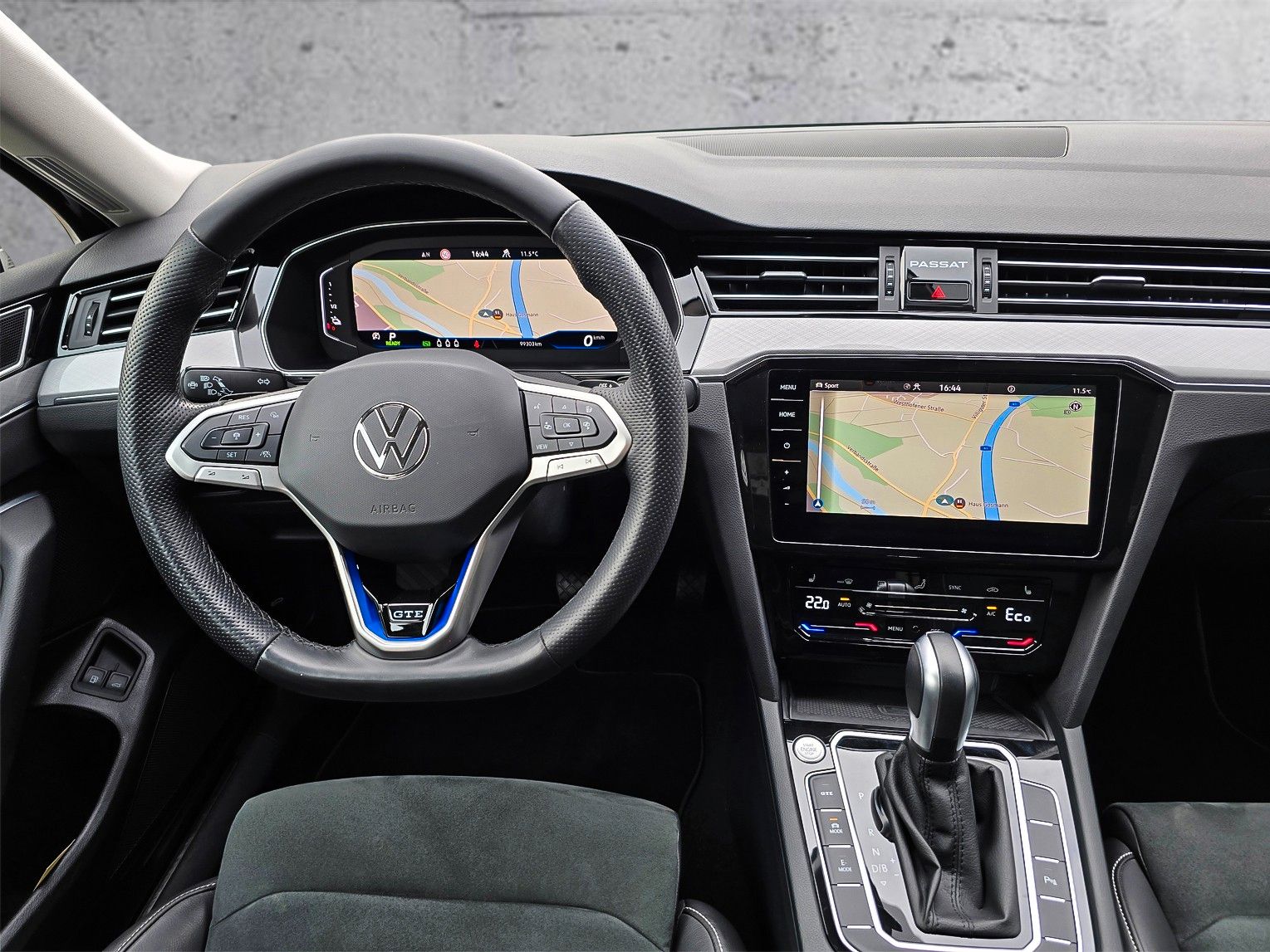Volkswagen Highline 1.4 GTE DSG - Samsaru's Car Outlet