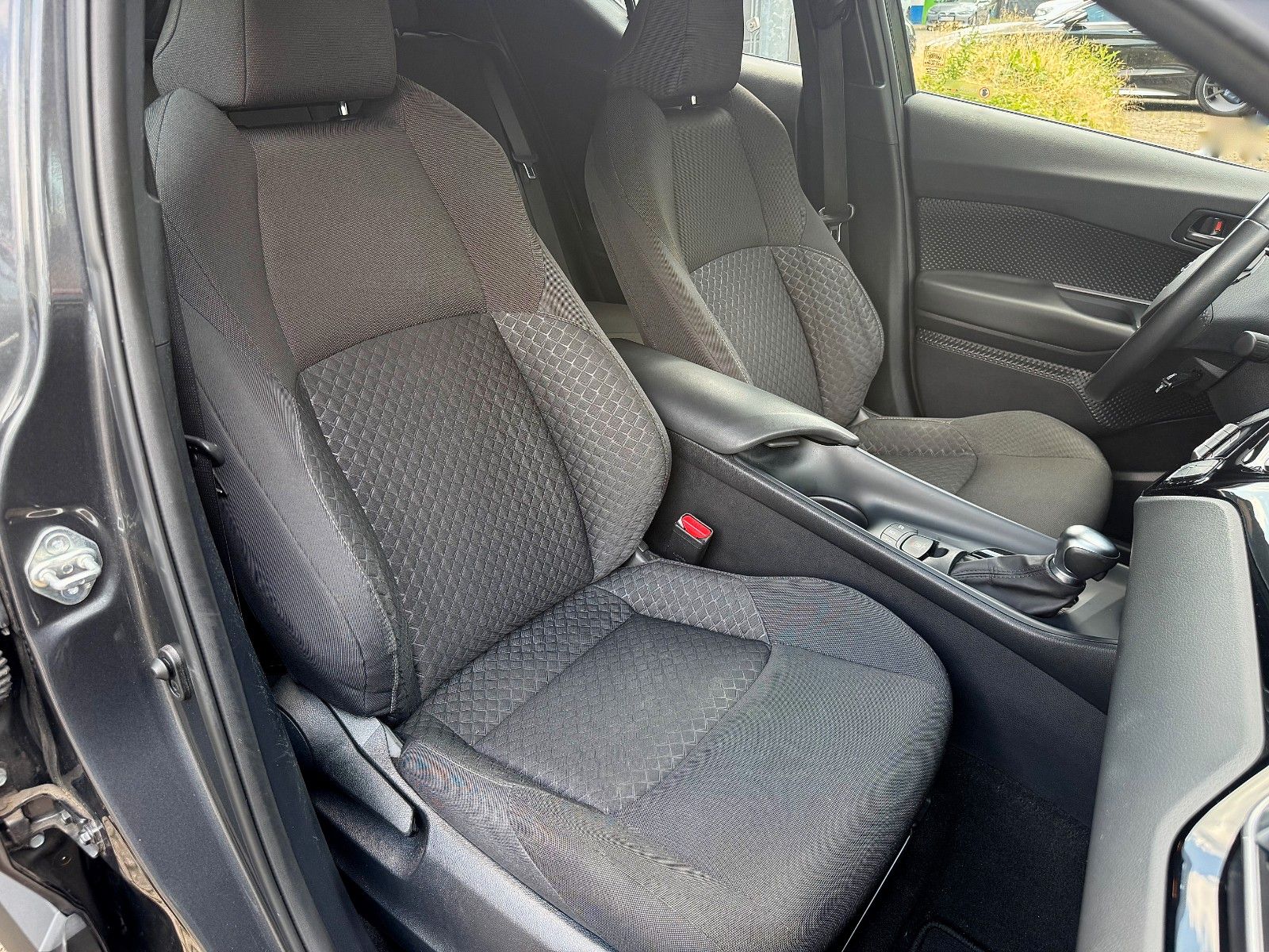 Toyota C-HR Hybrid Business Edition - Samsaru's Car Outlet
