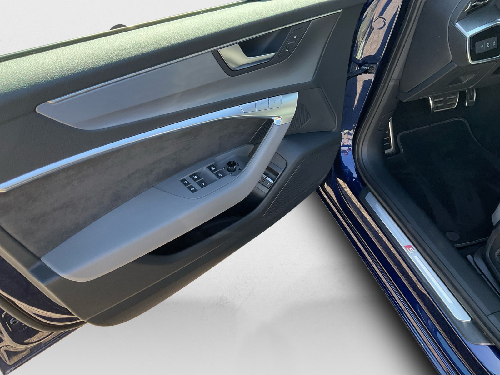Audi A6 Limousine 55 TFSI e S line quattro - Samsaru's Car Outlet