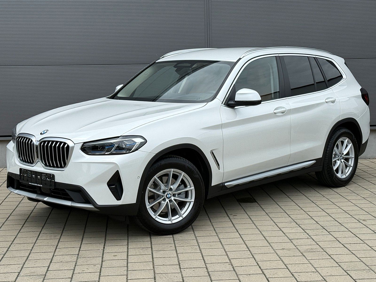 BMW X3 xDrive 20i Laser - Samsaru's Car Outlet