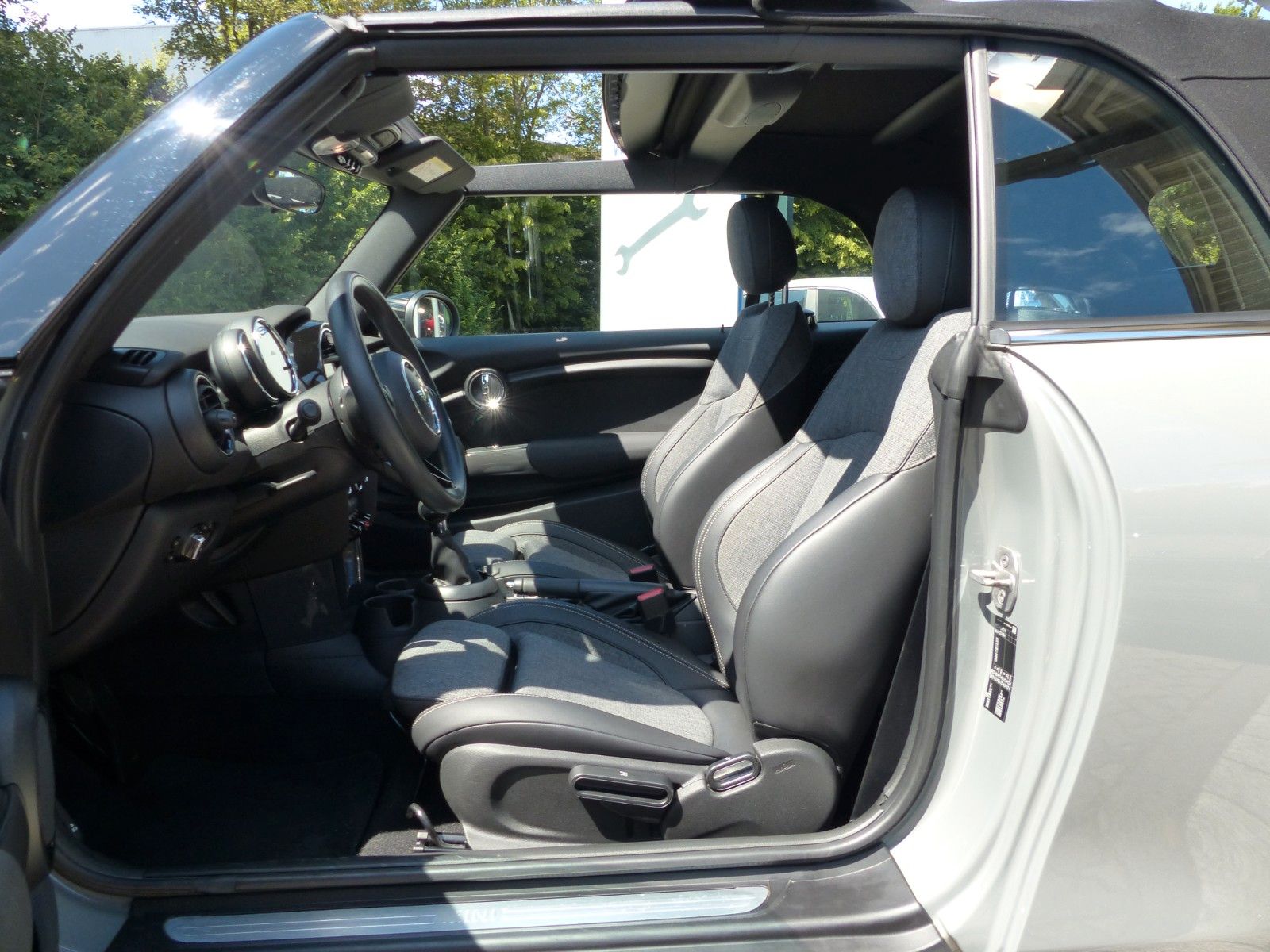 MINI Cooper Cabrio Chili - Samsaru's Car Outlet