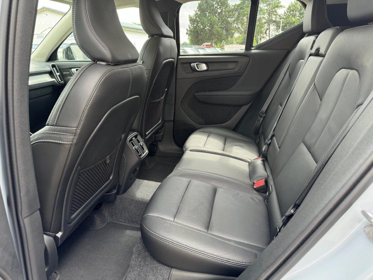 Volvo XC40 B4 Plus Dark 8-Fach AHK Aktionspreis